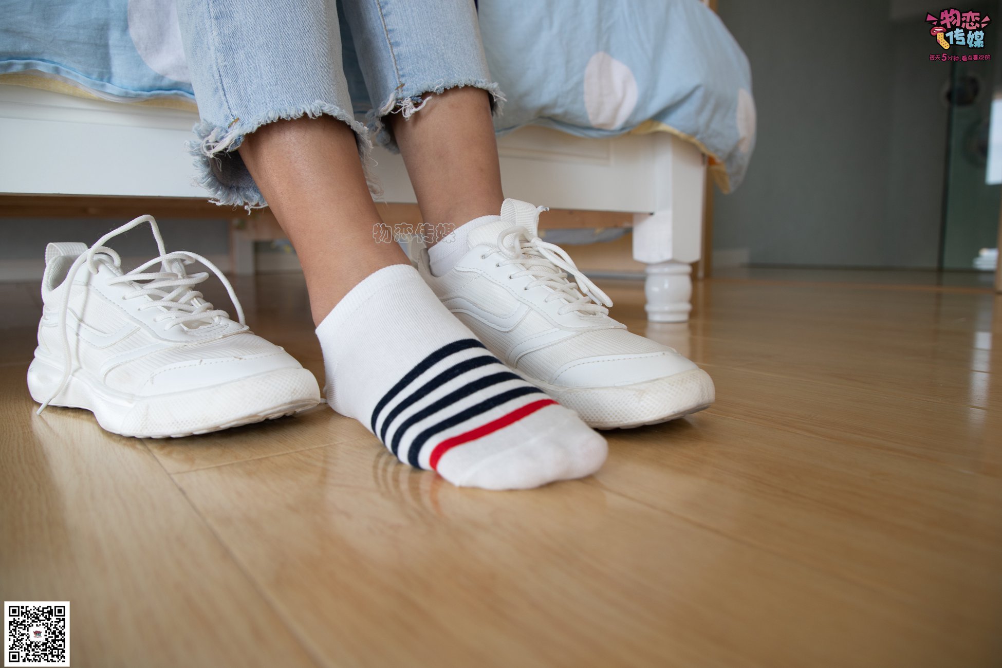 图片[111]-物恋传媒 No.067 锁骨的秘密。白色板鞋配白色横纹棉袜 [189P] – 速更版-美库