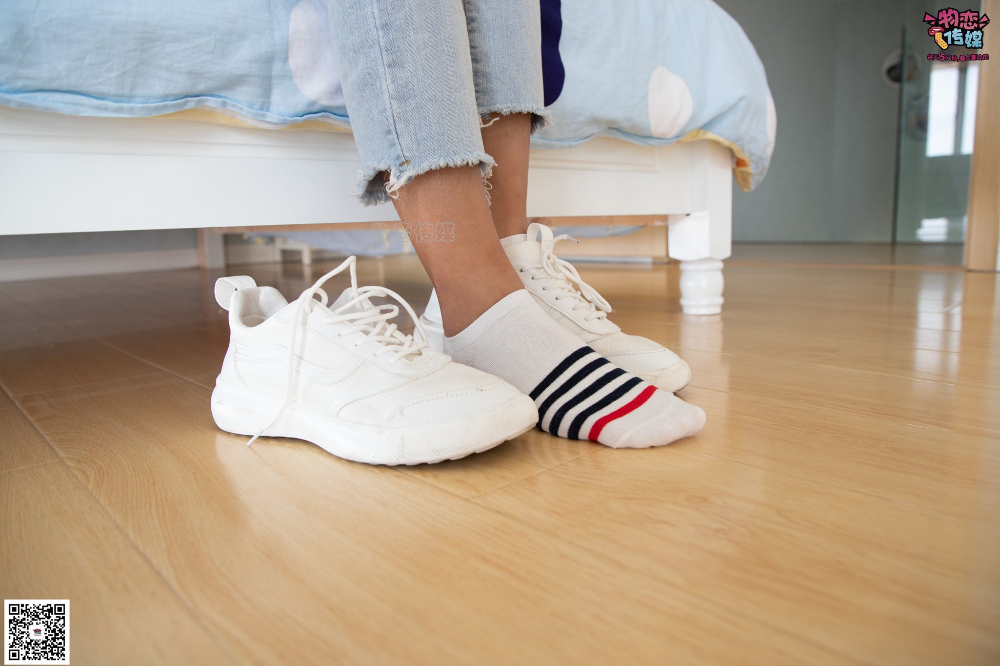 图片[115]-物恋传媒 No.067 锁骨的秘密。白色板鞋配白色横纹棉袜 [189P] – 速更版-美库