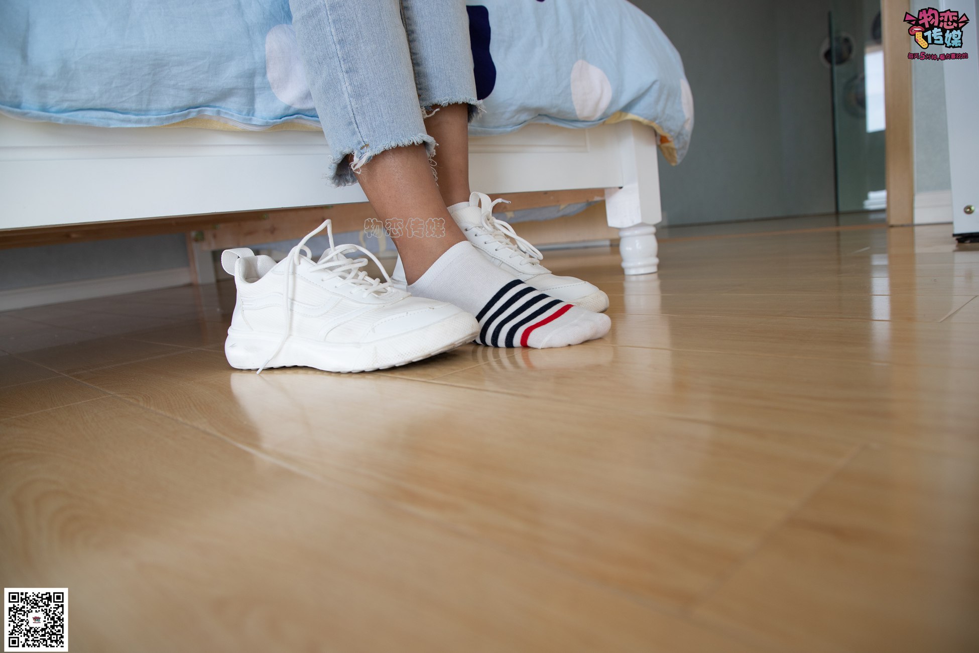 图片[116]-物恋传媒 No.067 锁骨的秘密。白色板鞋配白色横纹棉袜 [189P] – 速更版-美库