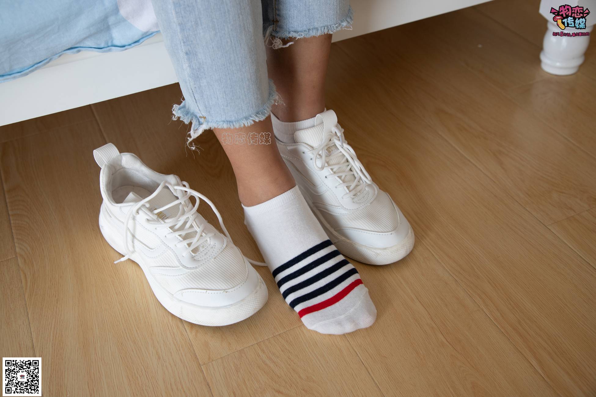 图片[118]-物恋传媒 No.067 锁骨的秘密。白色板鞋配白色横纹棉袜 [189P] – 速更版-美库