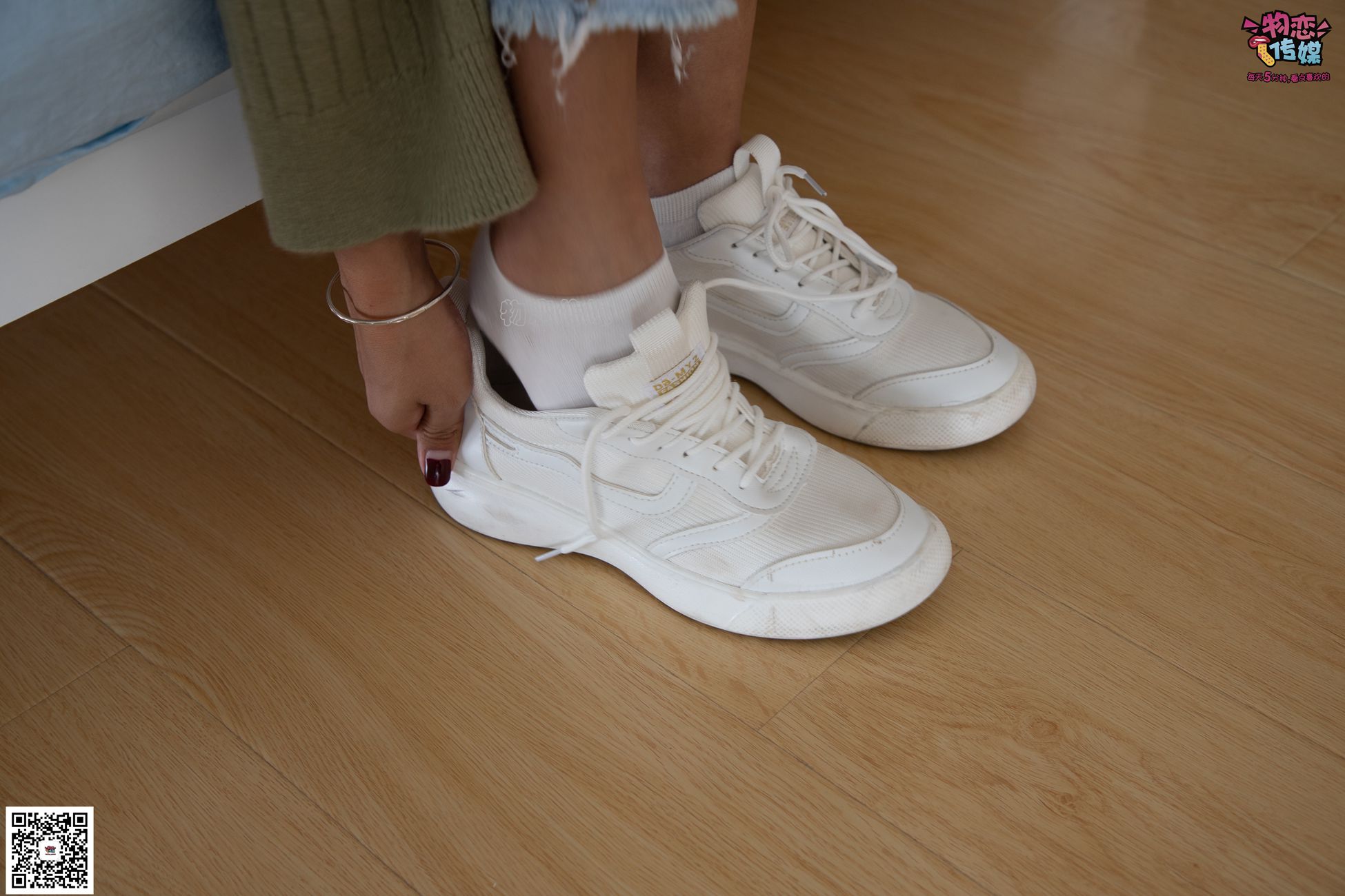图片[119]-物恋传媒 No.067 锁骨的秘密。白色板鞋配白色横纹棉袜 [189P] – 速更版-美库