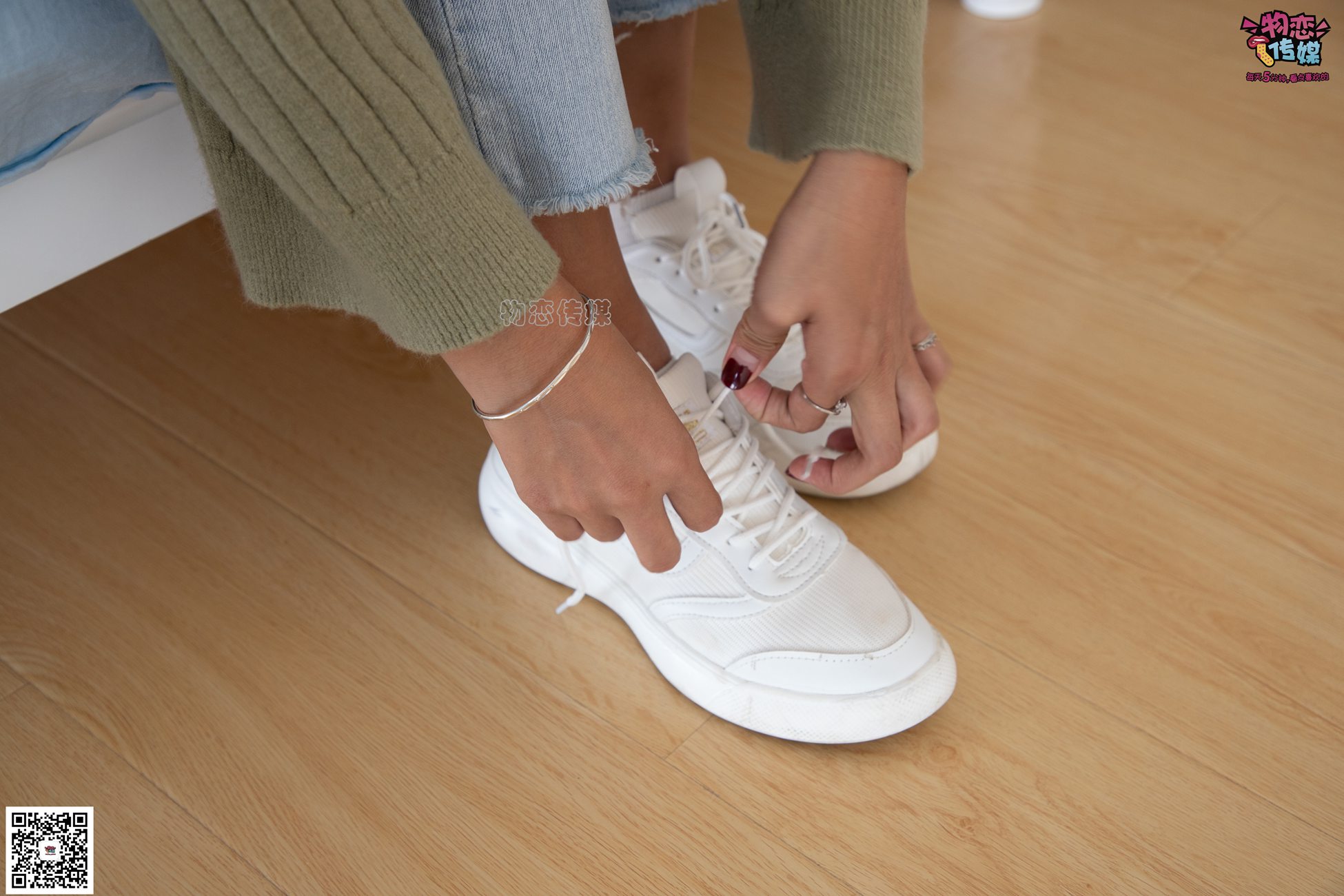 图片[120]-物恋传媒 No.067 锁骨的秘密。白色板鞋配白色横纹棉袜 [189P] – 速更版-美库