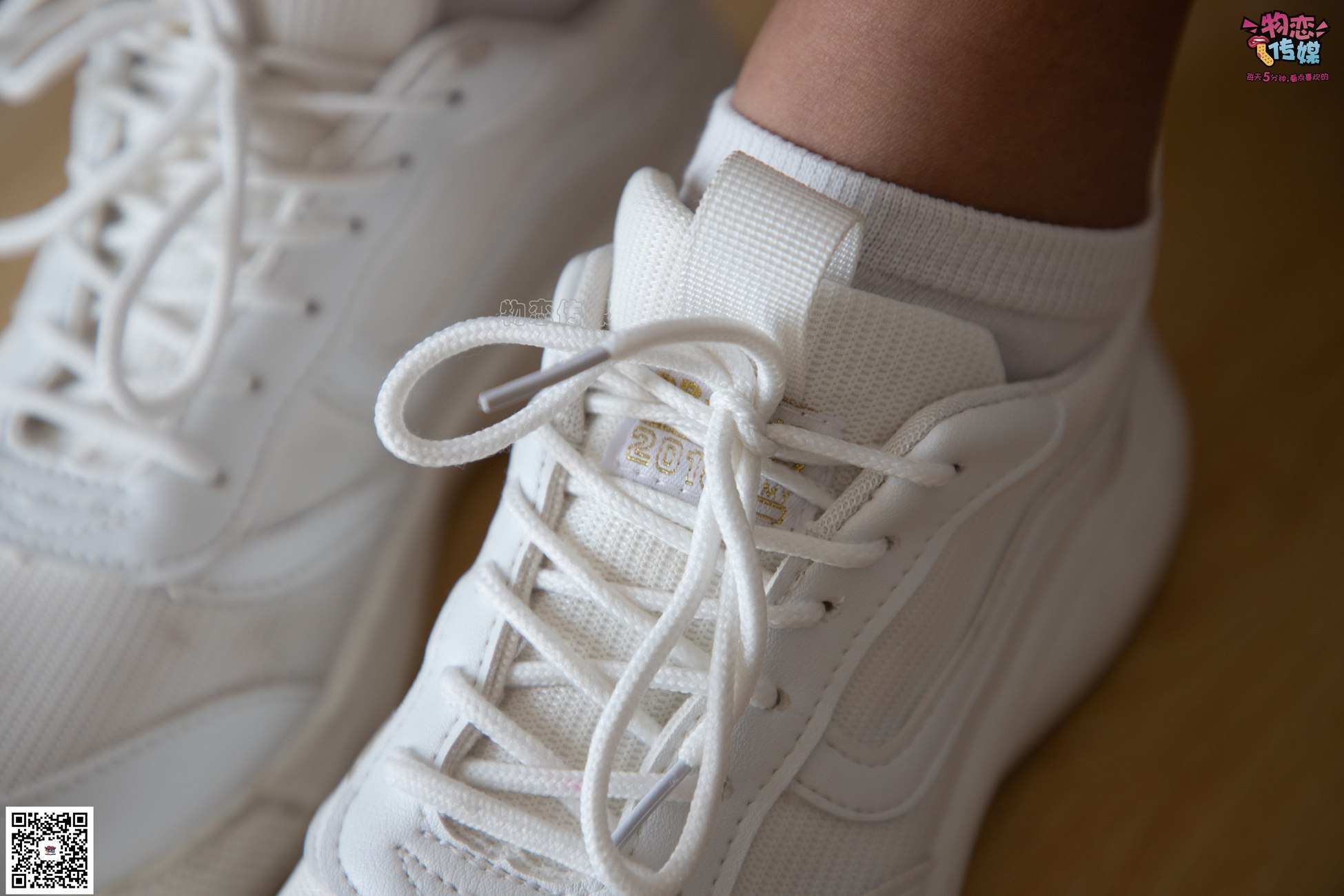 图片[132]-物恋传媒 No.067 锁骨的秘密。白色板鞋配白色横纹棉袜 [189P] – 速更版-美库