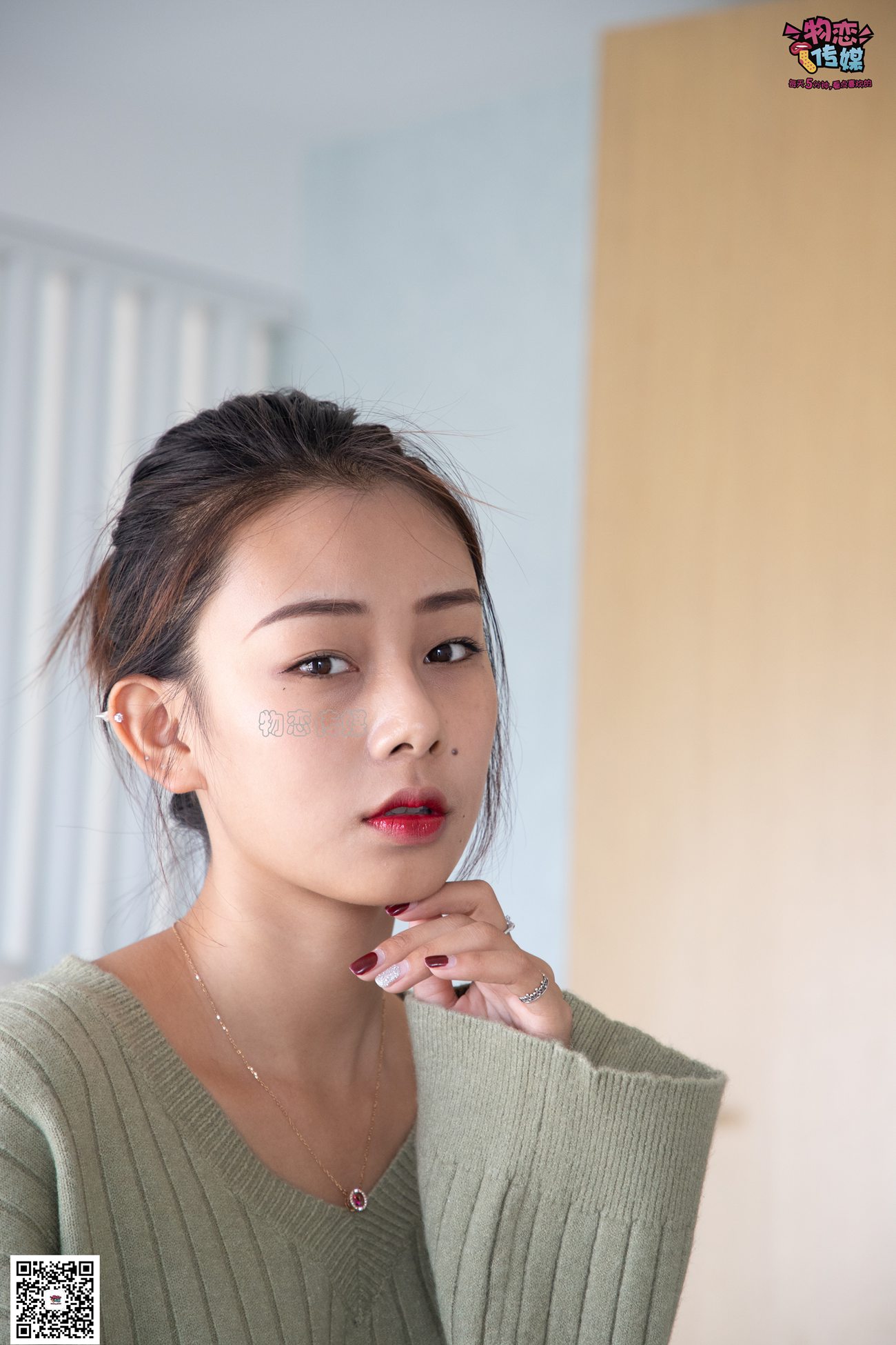 图片[142]-物恋传媒 No.067 锁骨的秘密。白色板鞋配白色横纹棉袜 [189P] – 速更版-美库