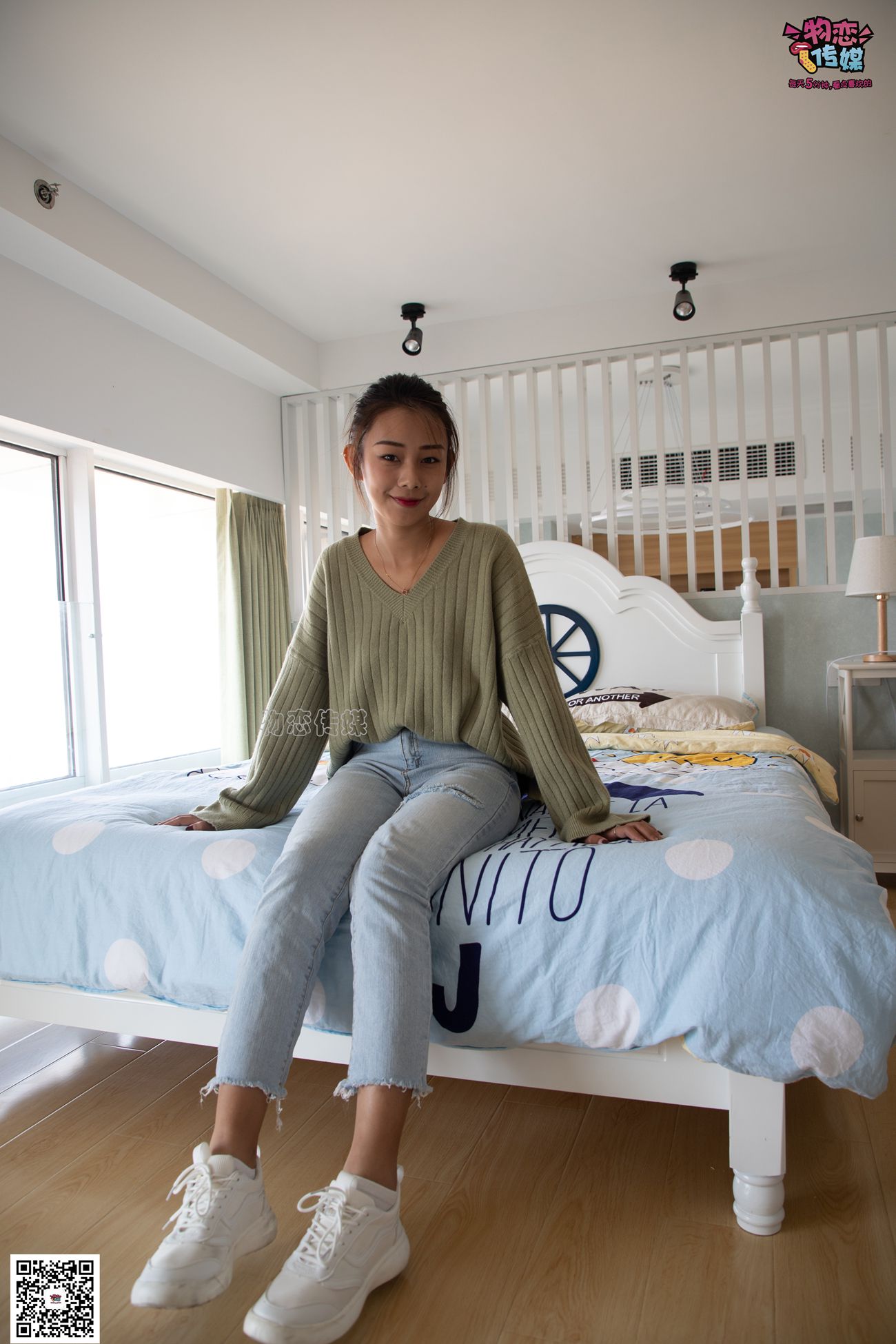 图片[153]-物恋传媒 No.067 锁骨的秘密。白色板鞋配白色横纹棉袜 [189P] – 速更版-美库