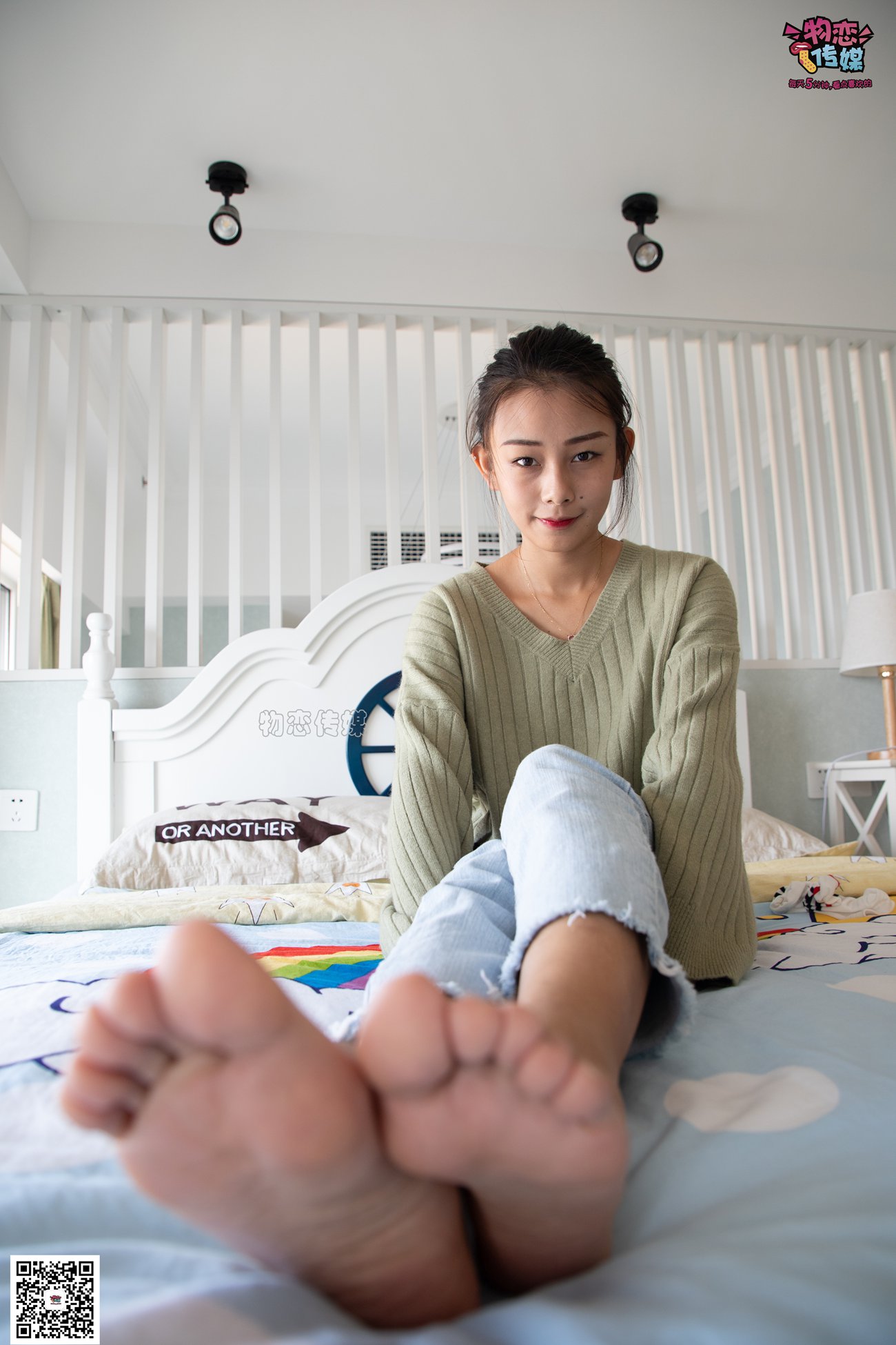 图片[185]-物恋传媒 No.067 锁骨的秘密。白色板鞋配白色横纹棉袜 [189P] – 速更版-美库