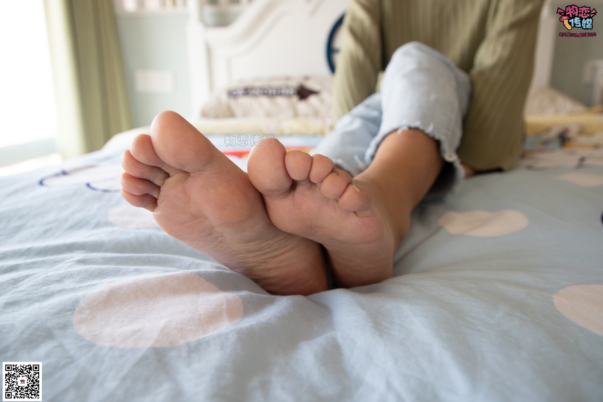 图片[184]-物恋传媒 No.067 锁骨的秘密。白色板鞋配白色横纹棉袜 [189P] – 速更版-美库