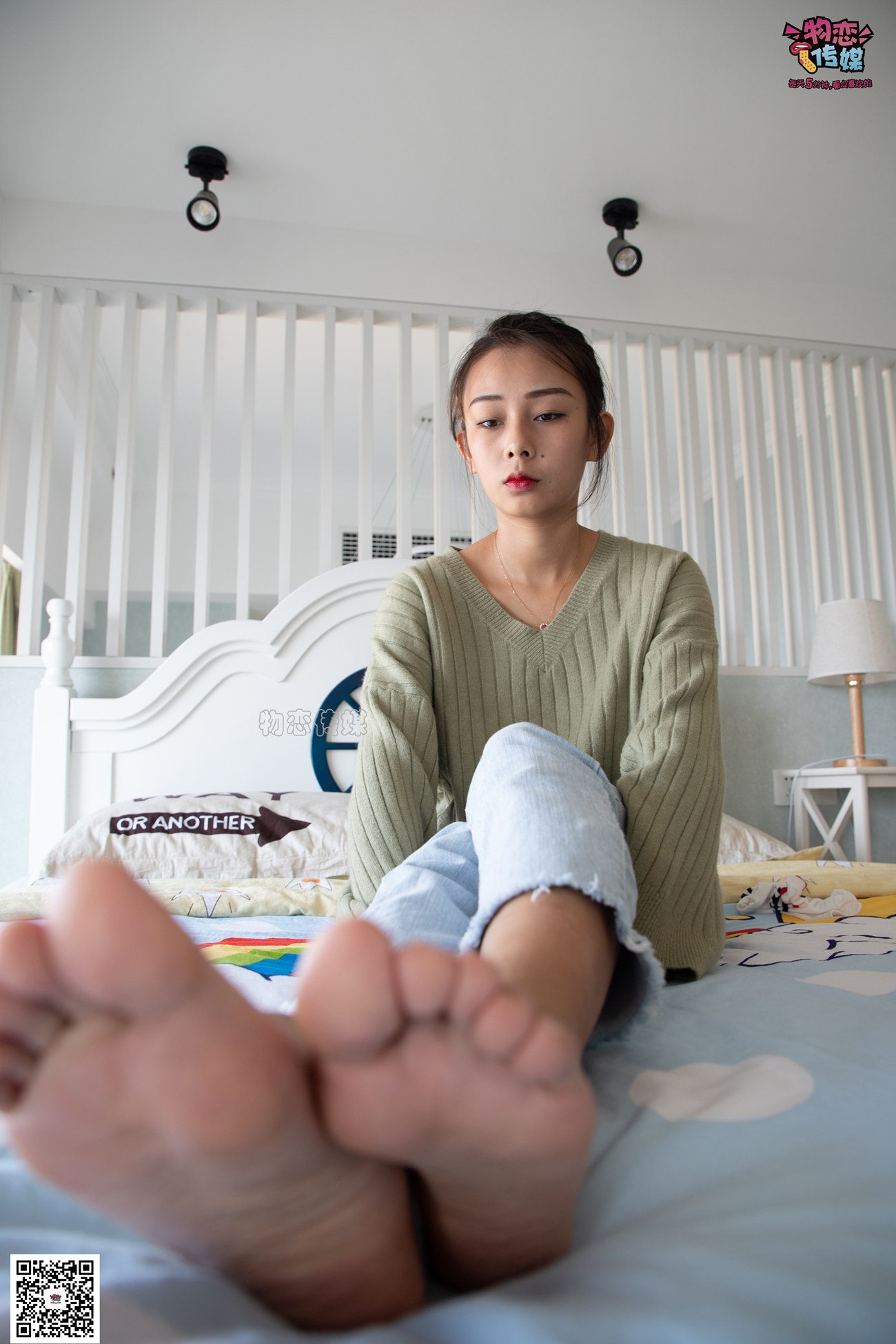 图片[187]-物恋传媒 No.067 锁骨的秘密。白色板鞋配白色横纹棉袜 [189P] – 速更版-美库