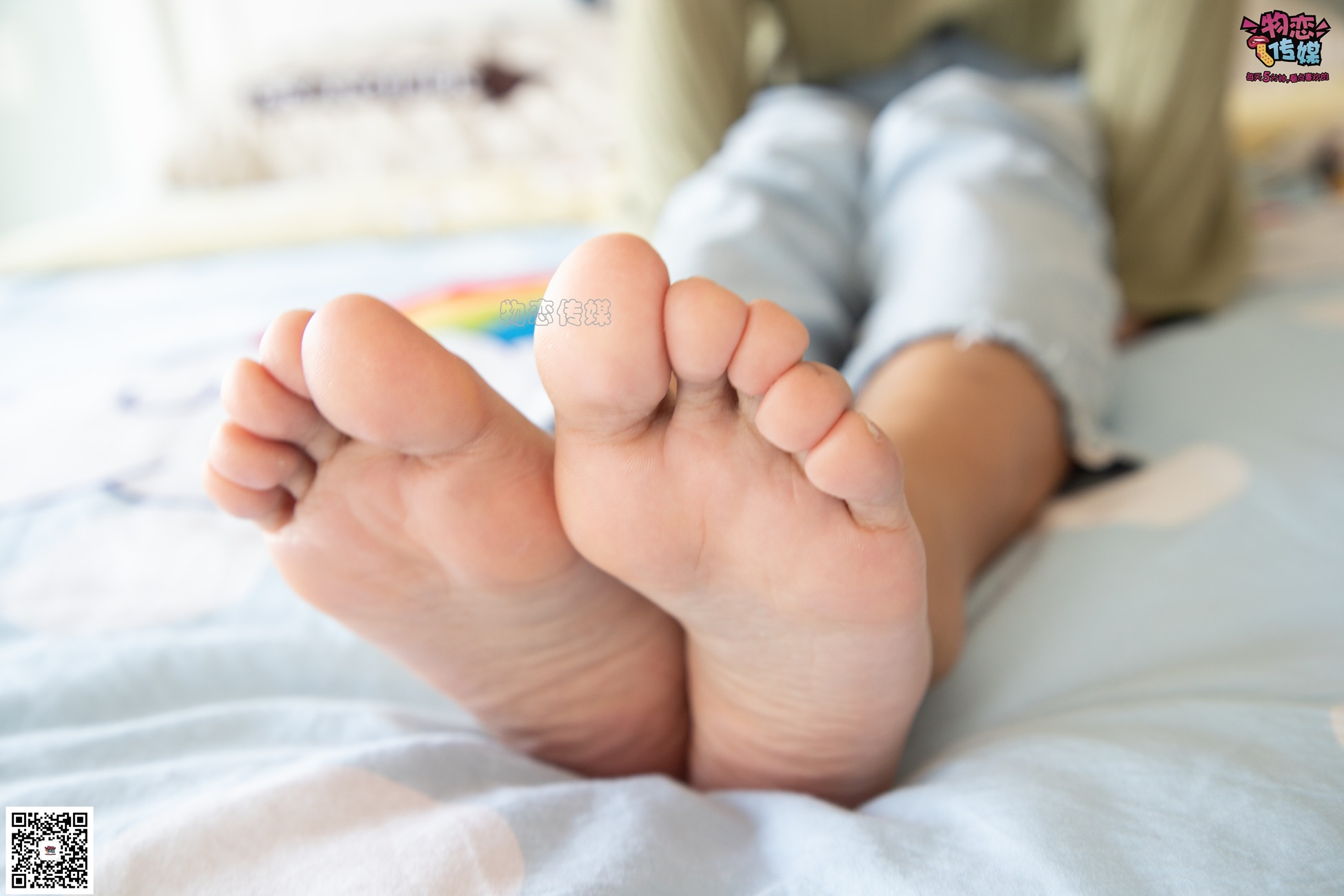 图片[189]-物恋传媒 No.067 锁骨的秘密。白色板鞋配白色横纹棉袜 [189P] – 速更版-美库