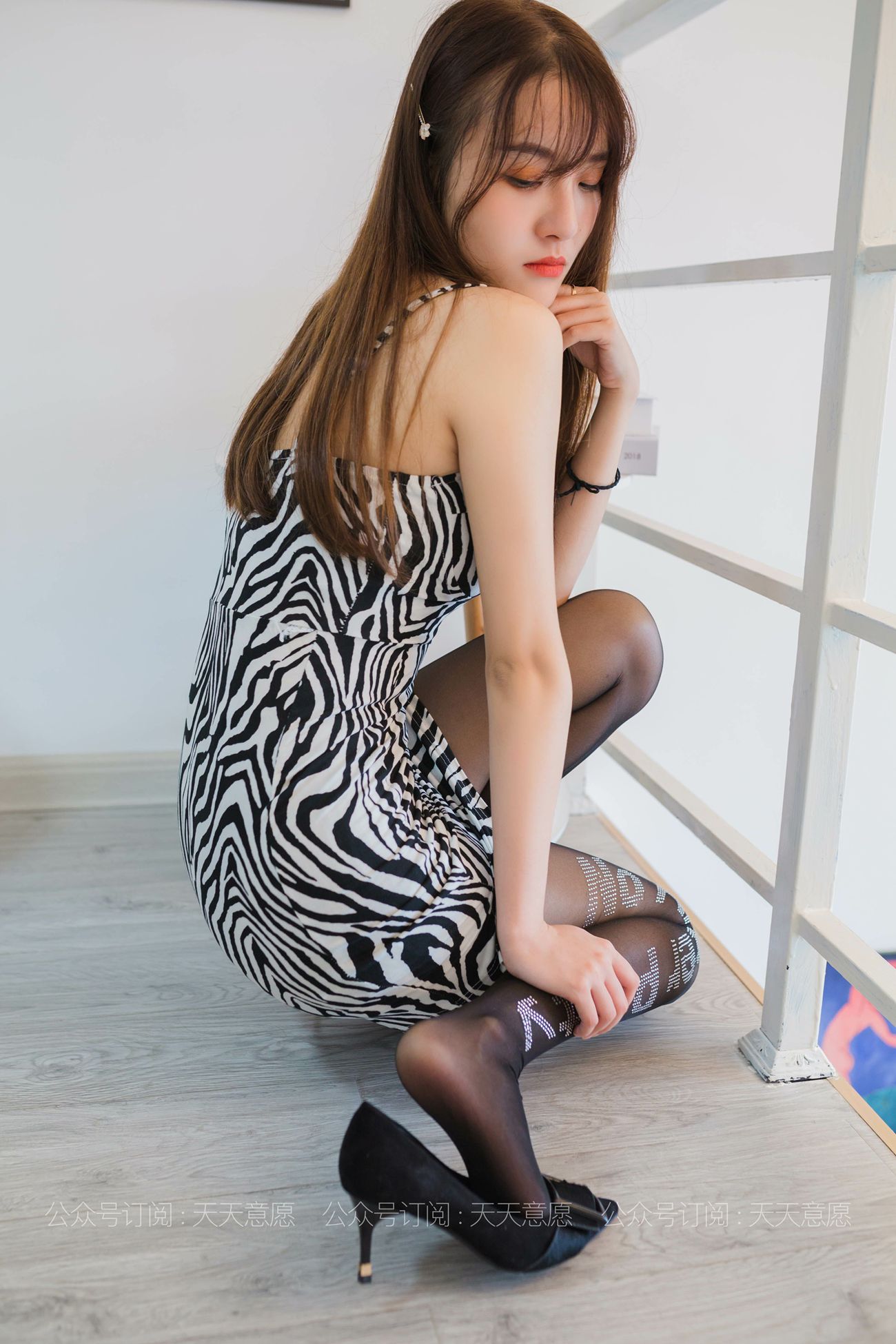 图片[18]-[IESS异思趣向] 耽丝 210423 婉苹的闪光字母 [90P] – 速更版-美库