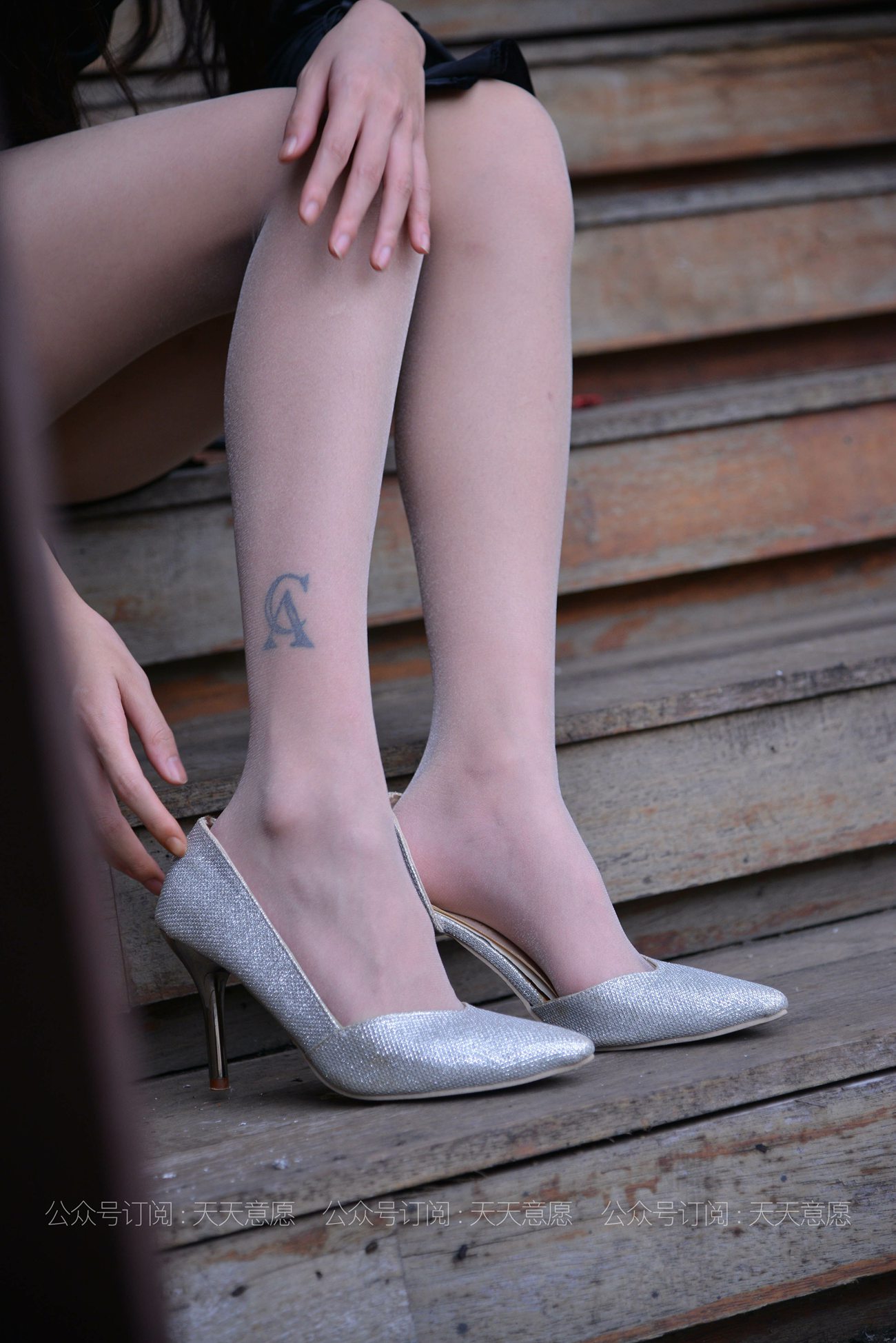 图片[18]-[IESS异思趣向] 耽丝 210430 潇潇在楼梯换高跟鞋 [83P] – 速更版-美库