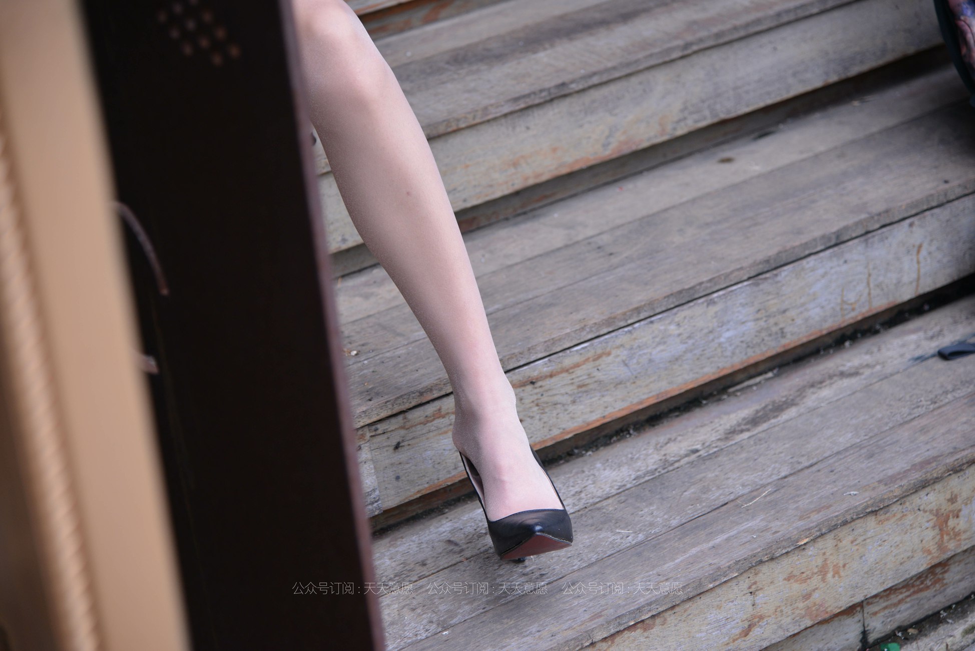 图片[55]-[IESS异思趣向] 耽丝 210430 潇潇在楼梯换高跟鞋 [83P] – 速更版-美库