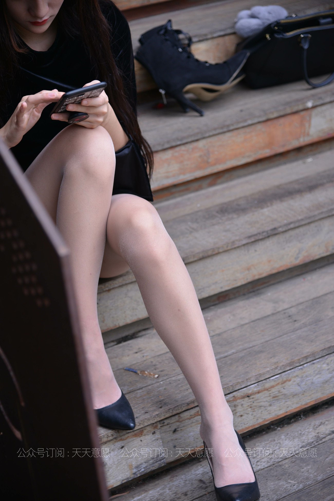 图片[58]-[IESS异思趣向] 耽丝 210430 潇潇在楼梯换高跟鞋 [83P] – 速更版-美库