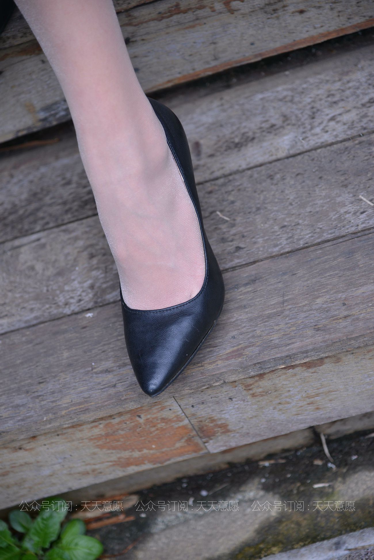 图片[63]-[IESS异思趣向] 耽丝 210430 潇潇在楼梯换高跟鞋 [83P] – 速更版-美库