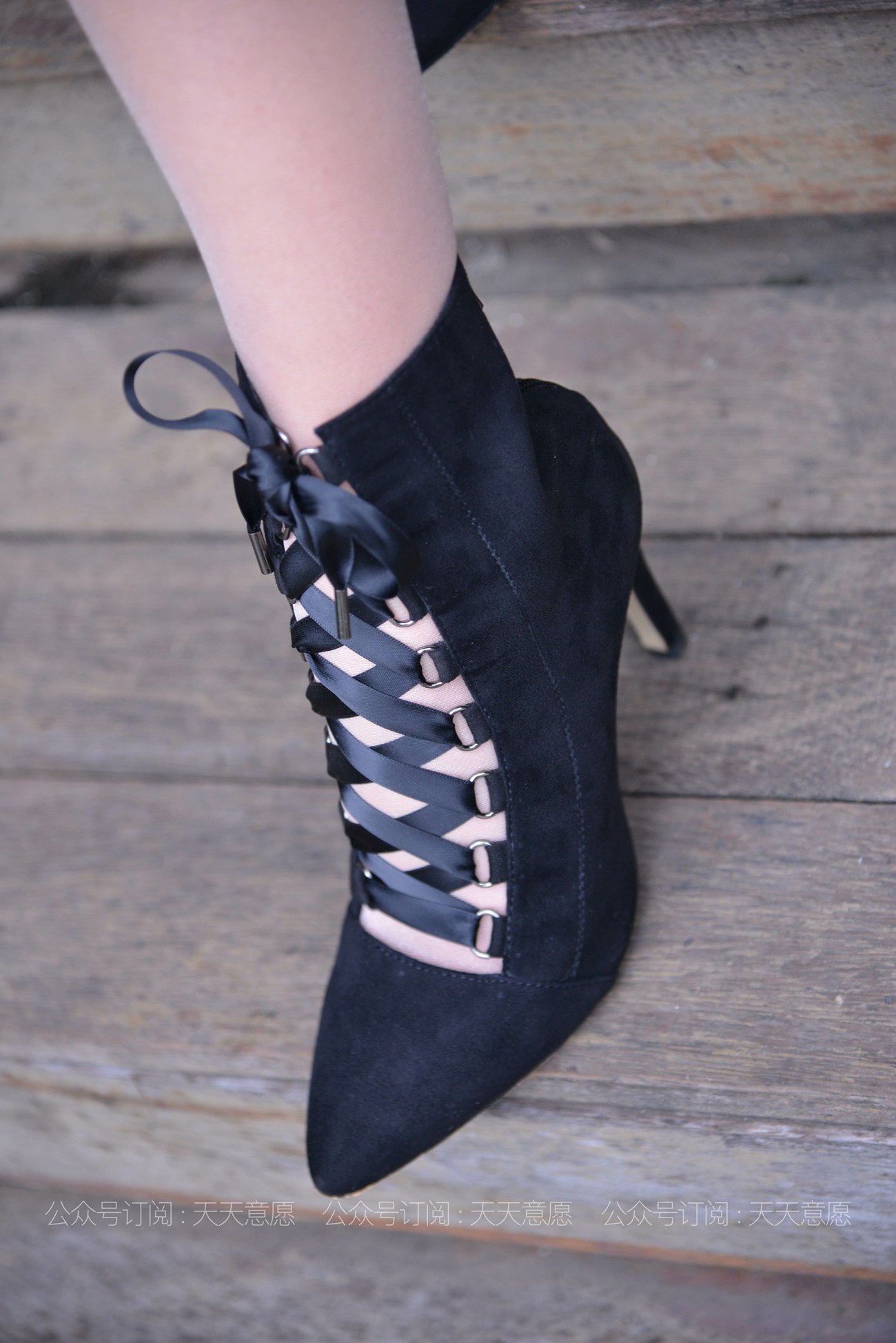 图片[79]-[IESS异思趣向] 耽丝 210430 潇潇在楼梯换高跟鞋 [83P] – 速更版-美库