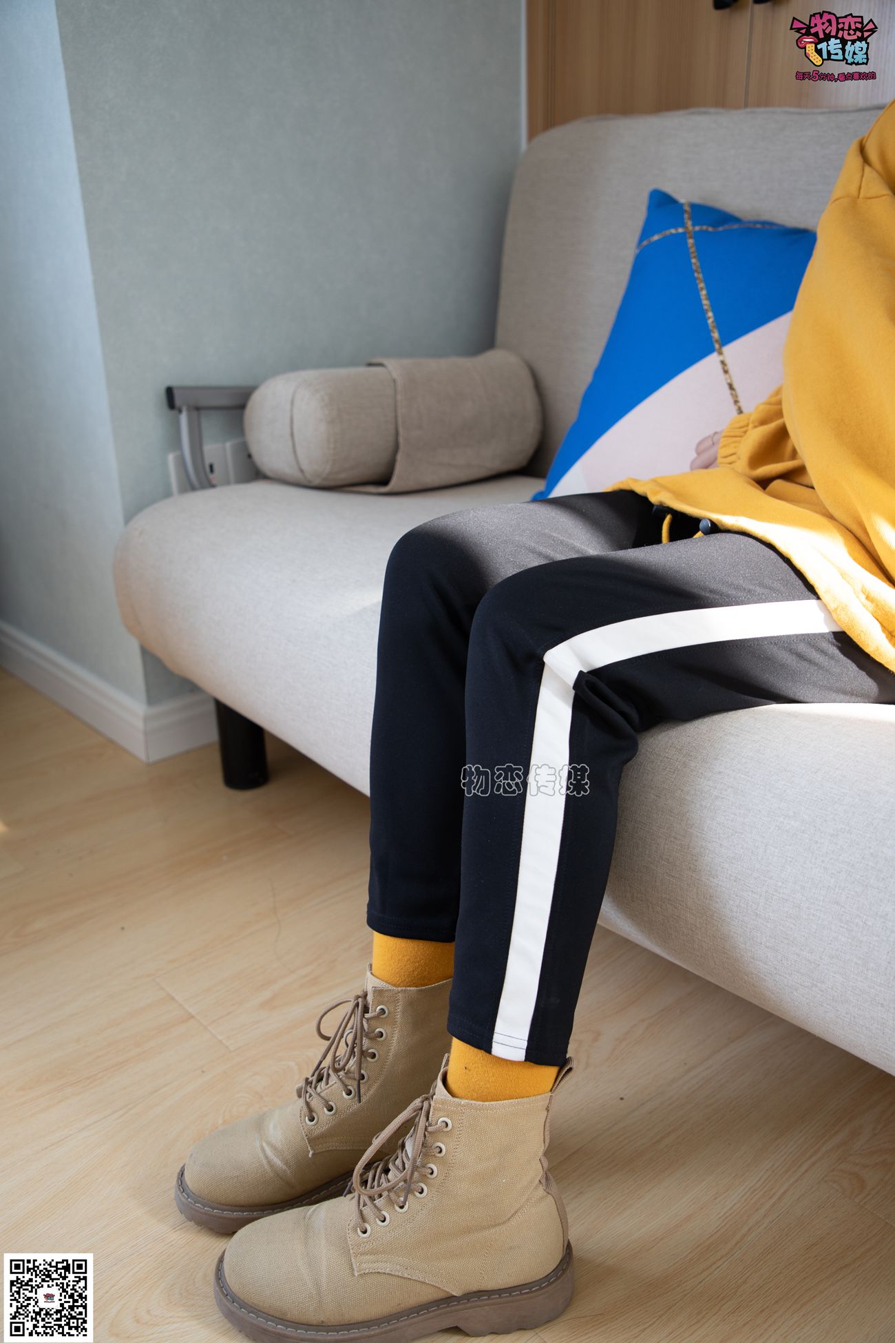 图片[10]-物恋传媒 NO.083 思薇 暖黄色棉袜与马丁靴 [142P] – 速更版-美库