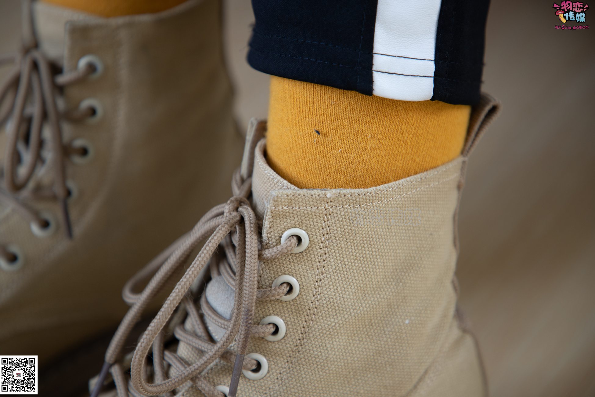 图片[13]-物恋传媒 NO.083 思薇 暖黄色棉袜与马丁靴 [142P] – 速更版-美库