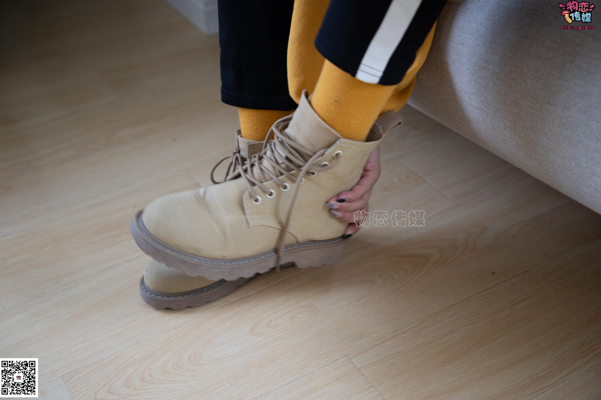 图片[19]-物恋传媒 NO.083 思薇 暖黄色棉袜与马丁靴 [142P] – 速更版-美库