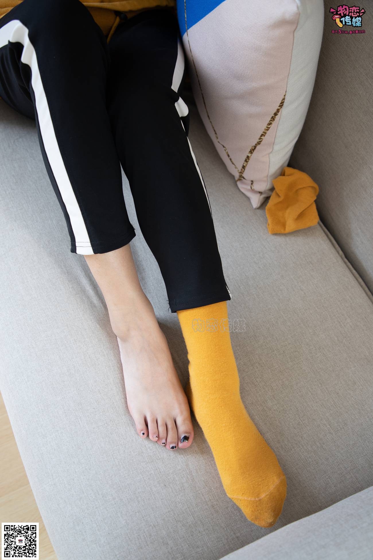 图片[94]-物恋传媒 NO.083 思薇 暖黄色棉袜与马丁靴 [142P] – 速更版-美库
