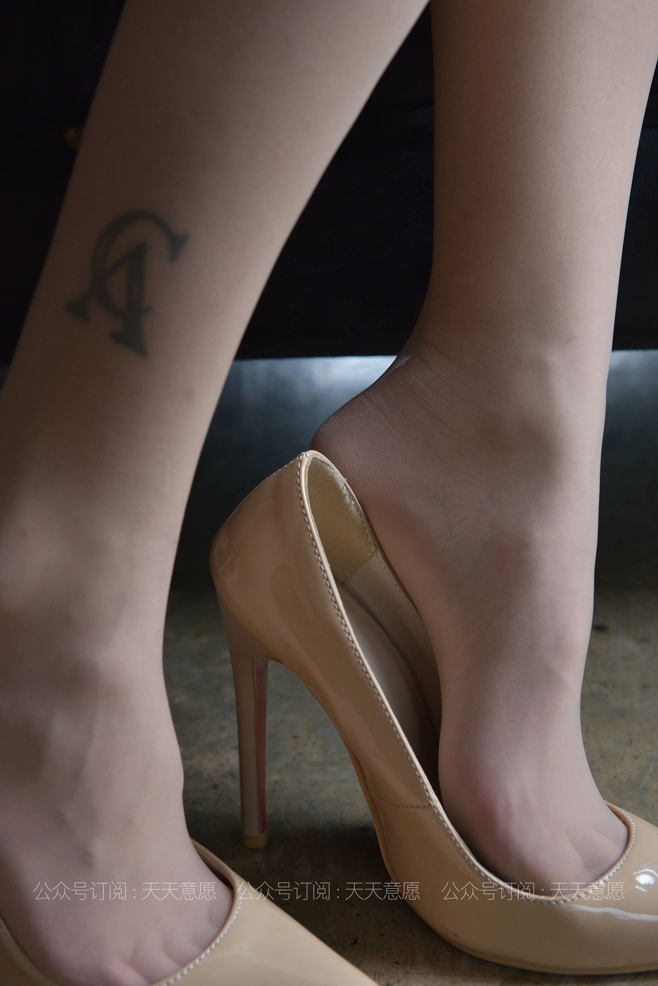 图片[22]-[IESS异思趣向] 耽丝 210514 潇潇的红裙职业装展示 [87P] – 速更版-美库