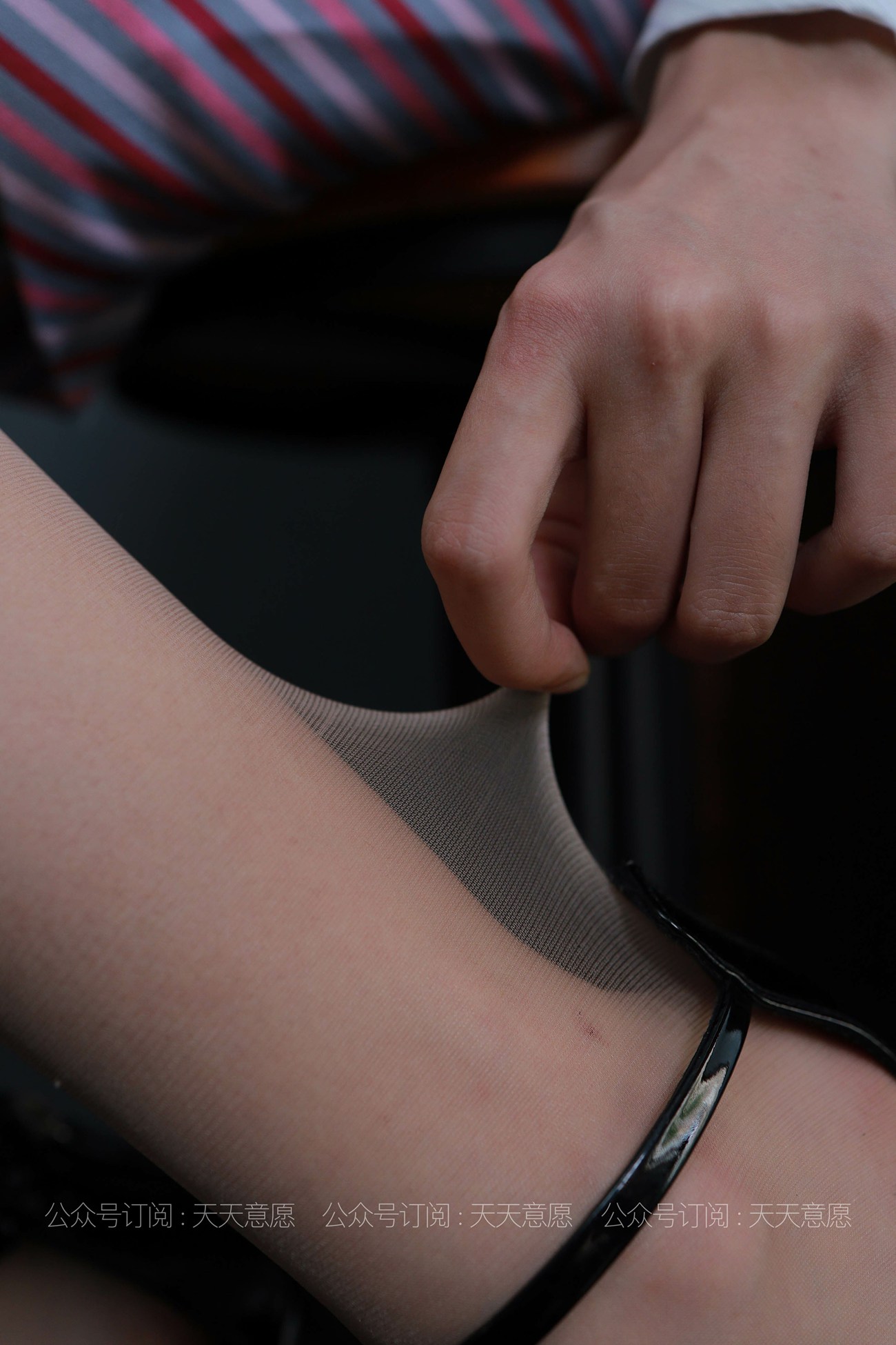 图片[12]-[IESS异思趣向] 耽丝 210523 桌底下的制服肉肉 [84P] – 速更版-美库