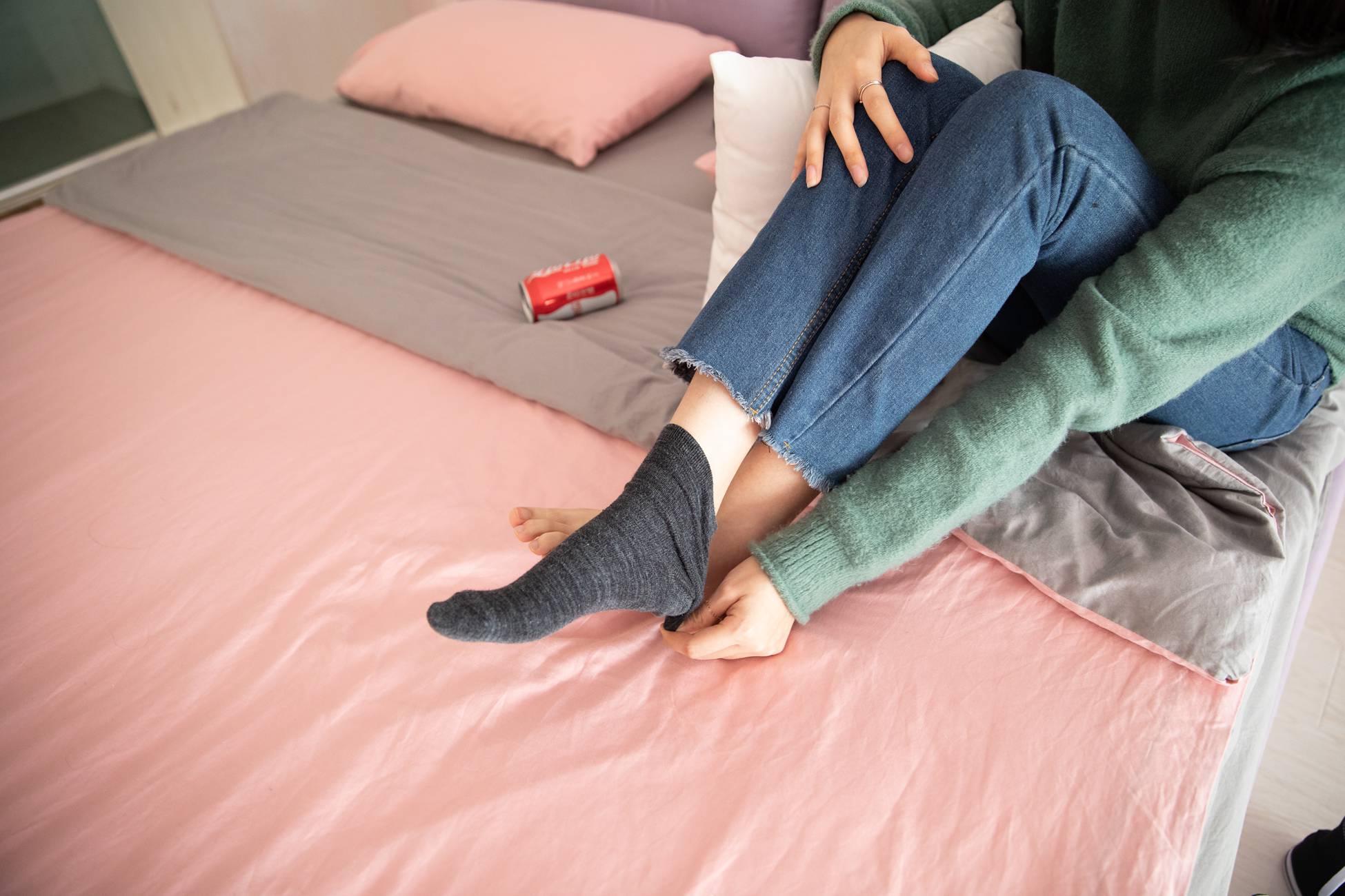 图片[94]-物恋传媒 No.093 落落-喂，放学以后学校对面奶茶店等你 [180P] – 速更版-美库