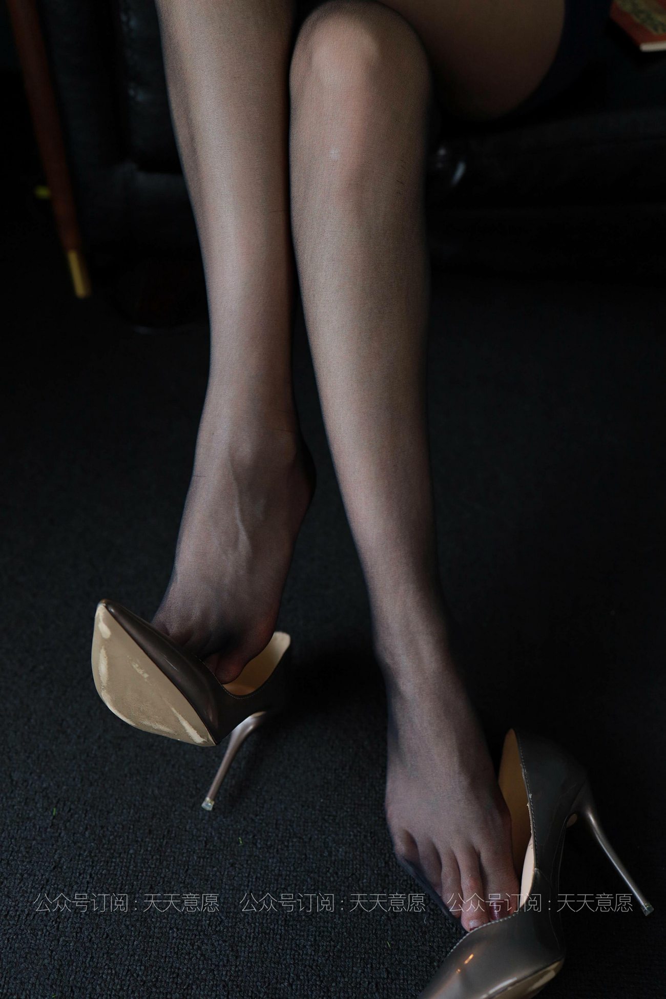 图片[20]-[IESS异思趣向] 2021.05.13 丝享家 802：羽西《沙发上的黑丝》[90P] – 速更版-美库