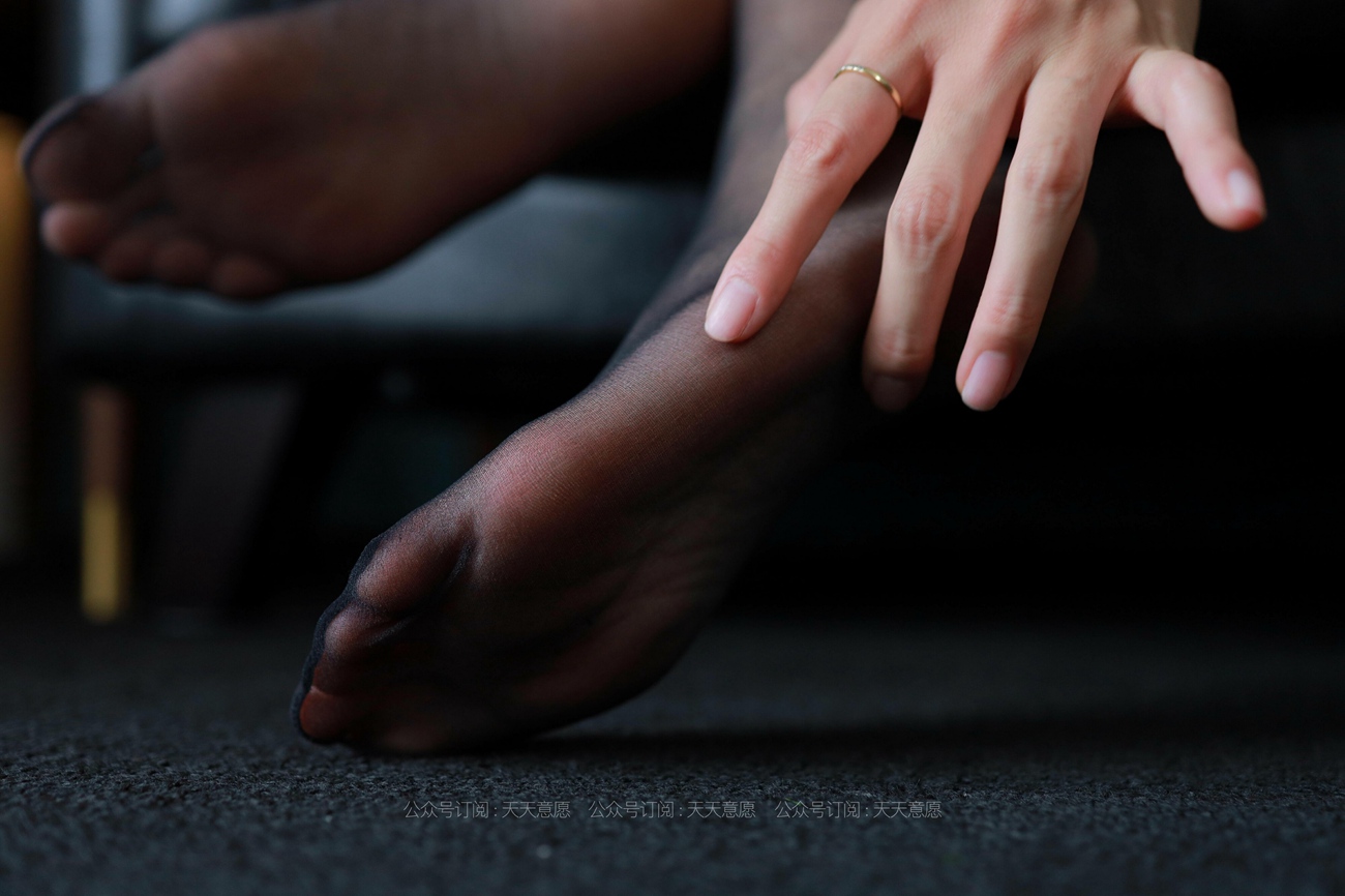 图片[82]-[IESS异思趣向] 2021.05.13 丝享家 802：羽西《沙发上的黑丝》[90P] – 速更版-美库