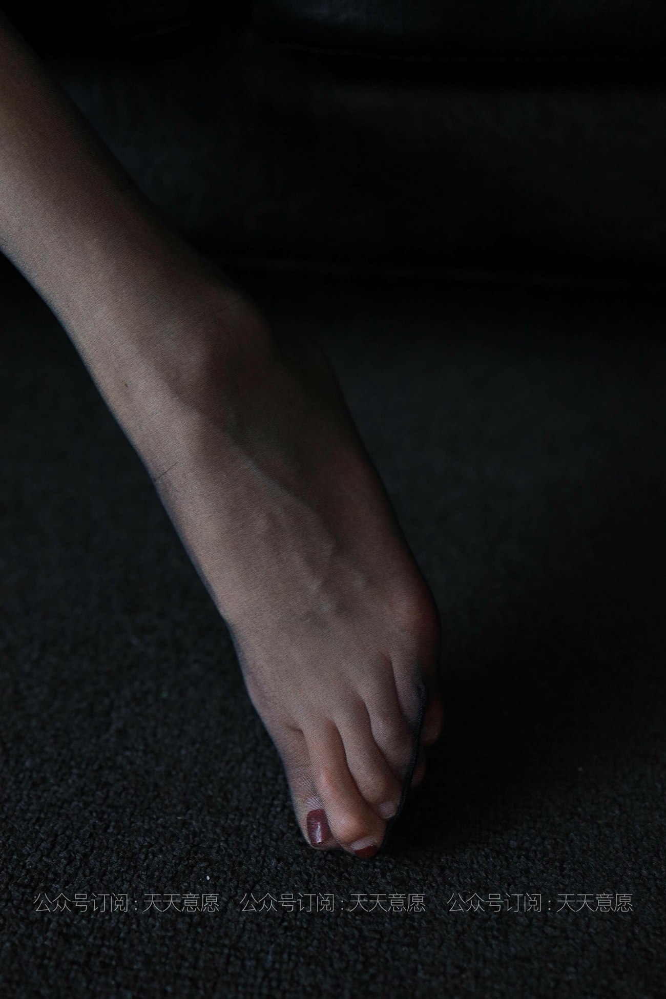 图片[87]-[IESS异思趣向] 2021.05.13 丝享家 802：羽西《沙发上的黑丝》[90P] – 速更版-美库