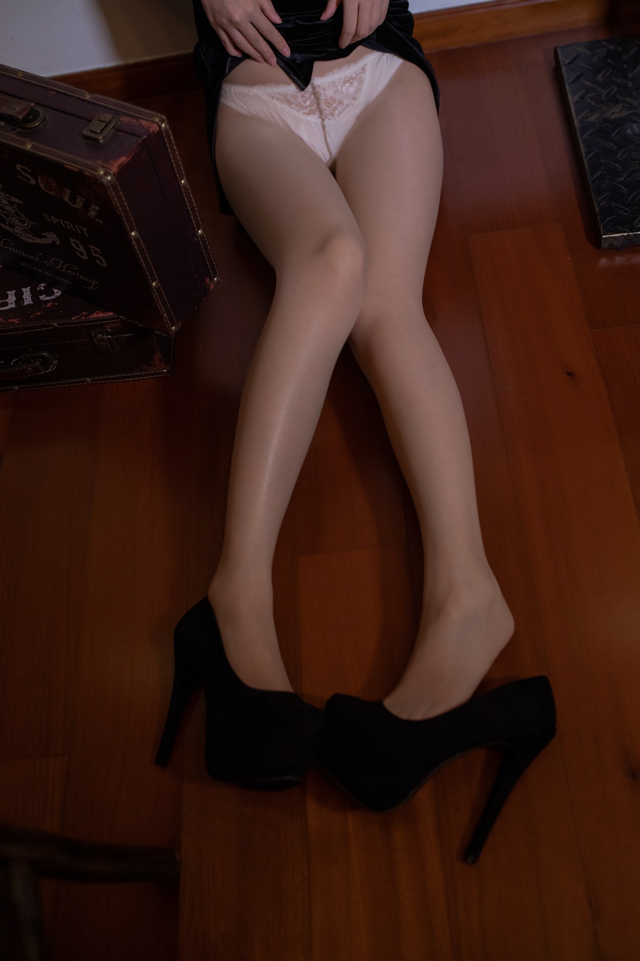 图片[35]-疯猫ss 肉丝黑旗袍 [40P] – 速更版-美库