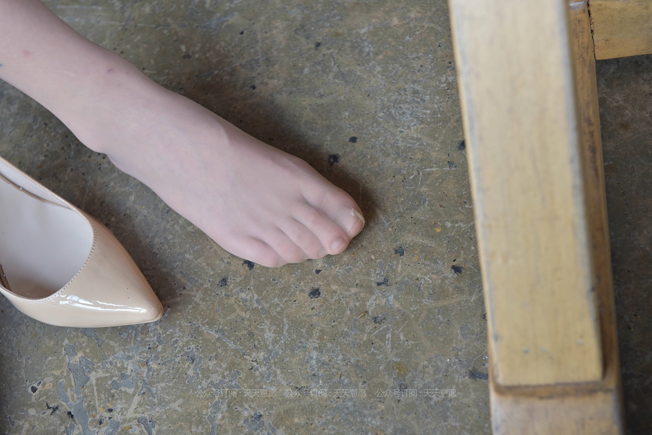 图片[28]-[IESS异思趣向] 2021.05.14 丝享家 803：潇潇《红裙职业装展示》[88P] – 速更版-美库