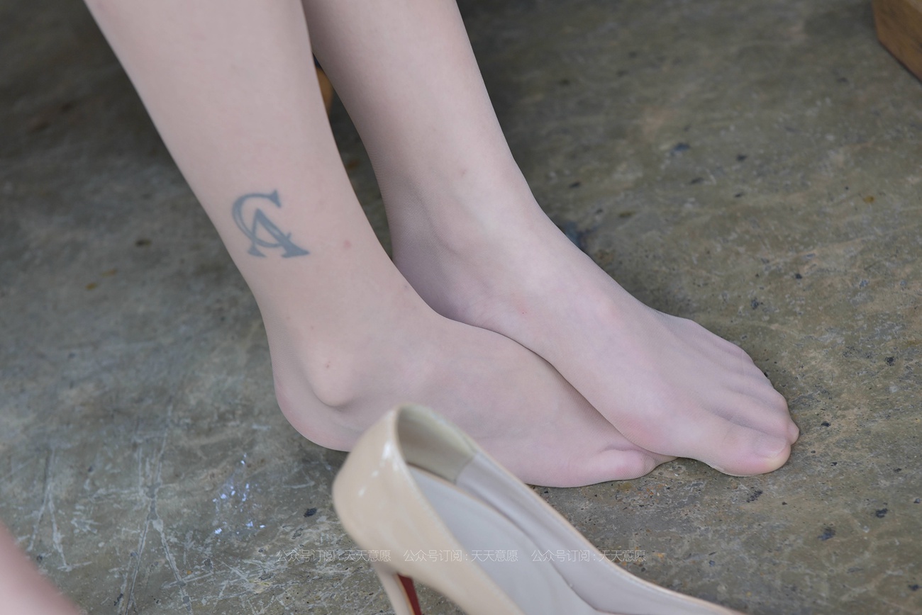 图片[31]-[IESS异思趣向] 2021.05.14 丝享家 803：潇潇《红裙职业装展示》[88P] – 速更版-美库