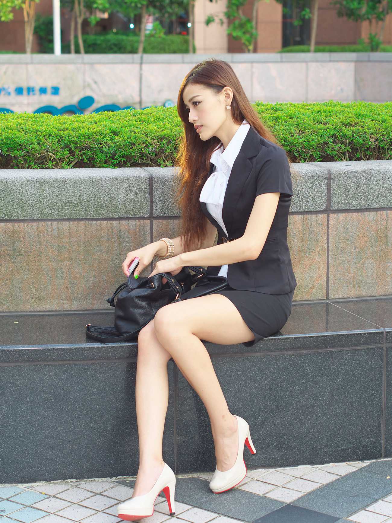 唯美街拍 NO.416 村村 OL高跟美腿 [22P] - 速更版-艺库