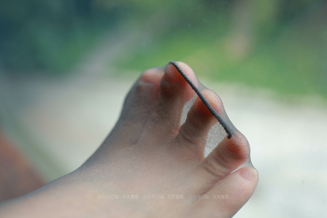 图片[23]-[IESS异思趣向] 耽丝 210528 夏夏的超长腿配黑丝 [83P] – 速更版-美库