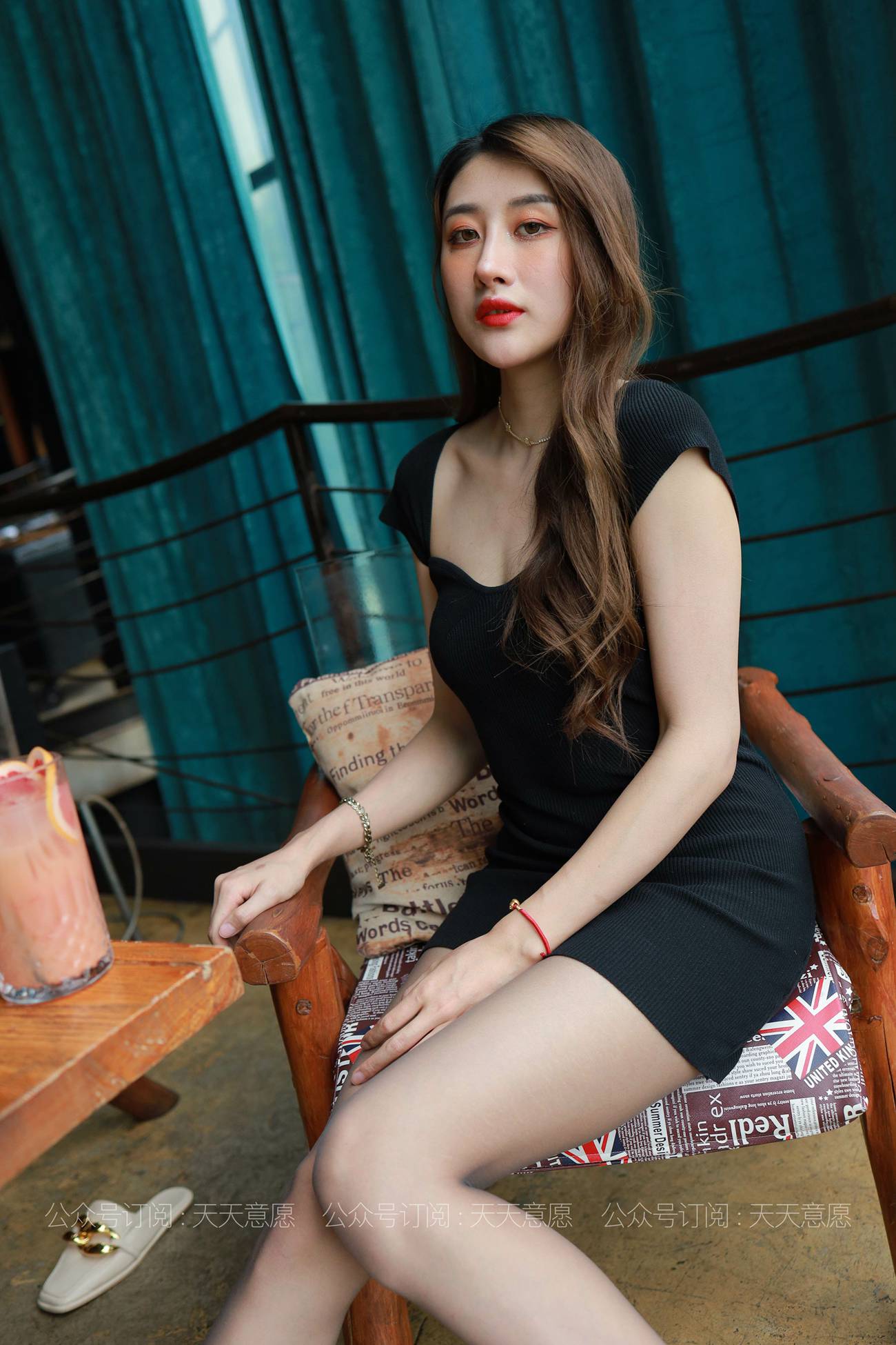 图片[50]-[IESS异思趣向] 耽丝 210528 夏夏的超长腿配黑丝 [83P] – 速更版-美库