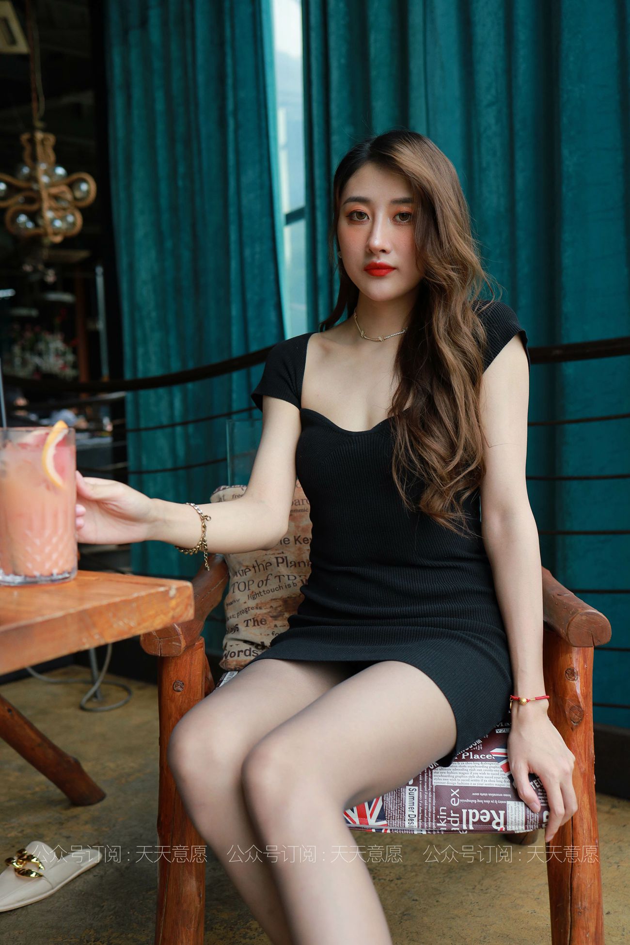 图片[83]-[IESS异思趣向] 耽丝 210528 夏夏的超长腿配黑丝 [83P] – 速更版-美库