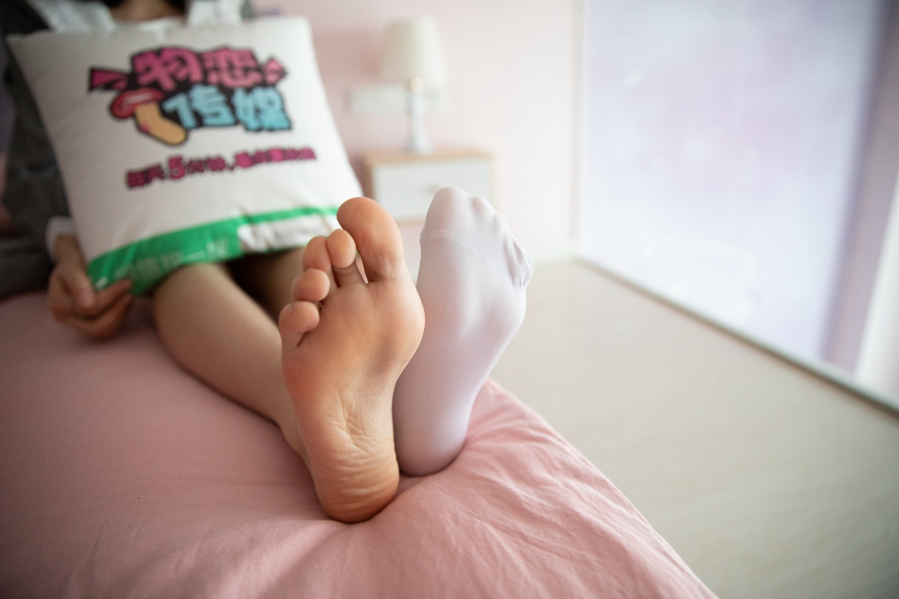 图片[25]-勿恋传媒 No.112 落落-荷叶边加白丝 [116P] – 速更版-美库