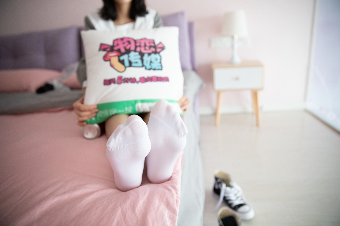 图片[33]-勿恋传媒 No.112 落落-荷叶边加白丝 [116P] – 速更版-美库