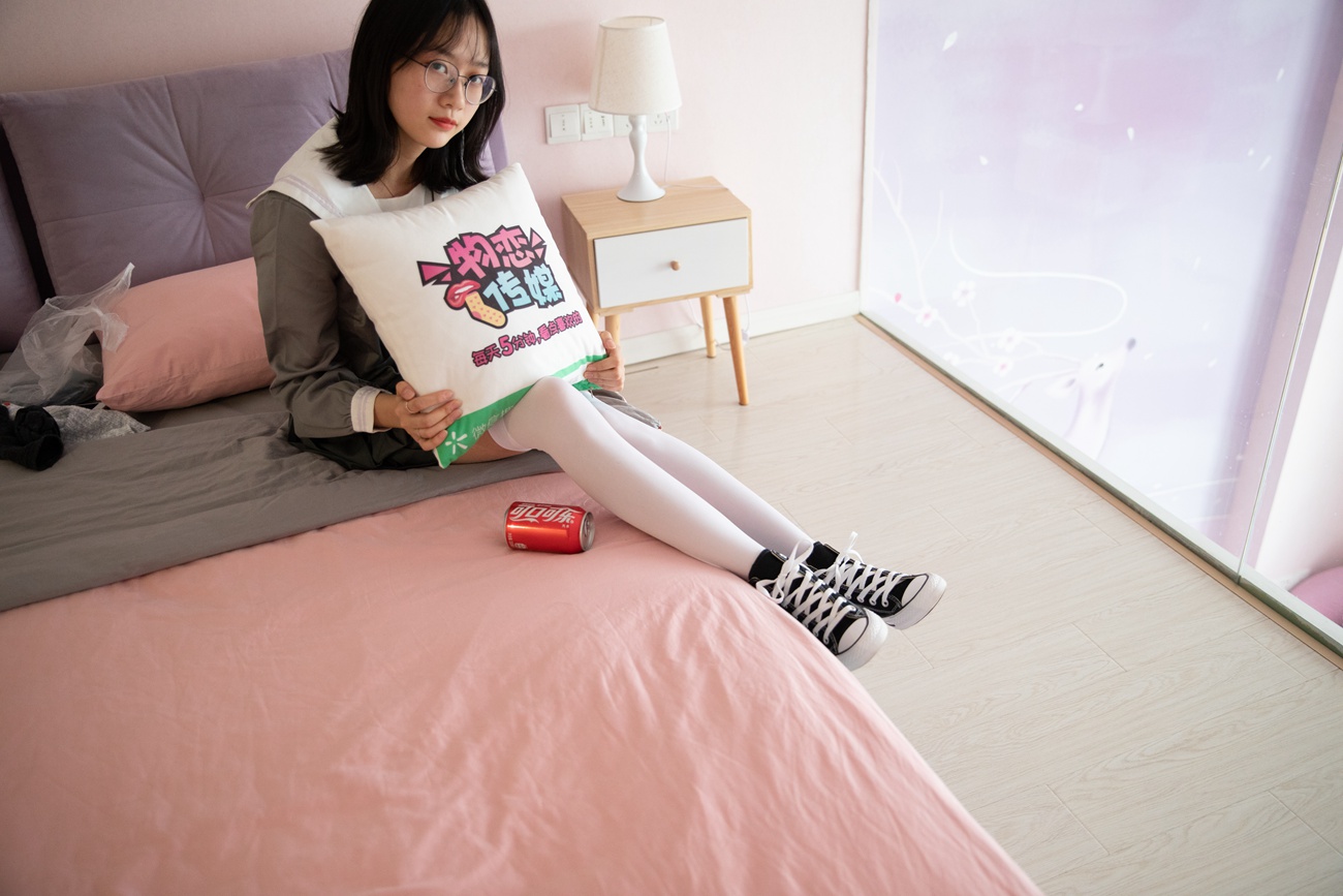 图片[98]-勿恋传媒 No.112 落落-荷叶边加白丝 [116P] – 速更版-美库