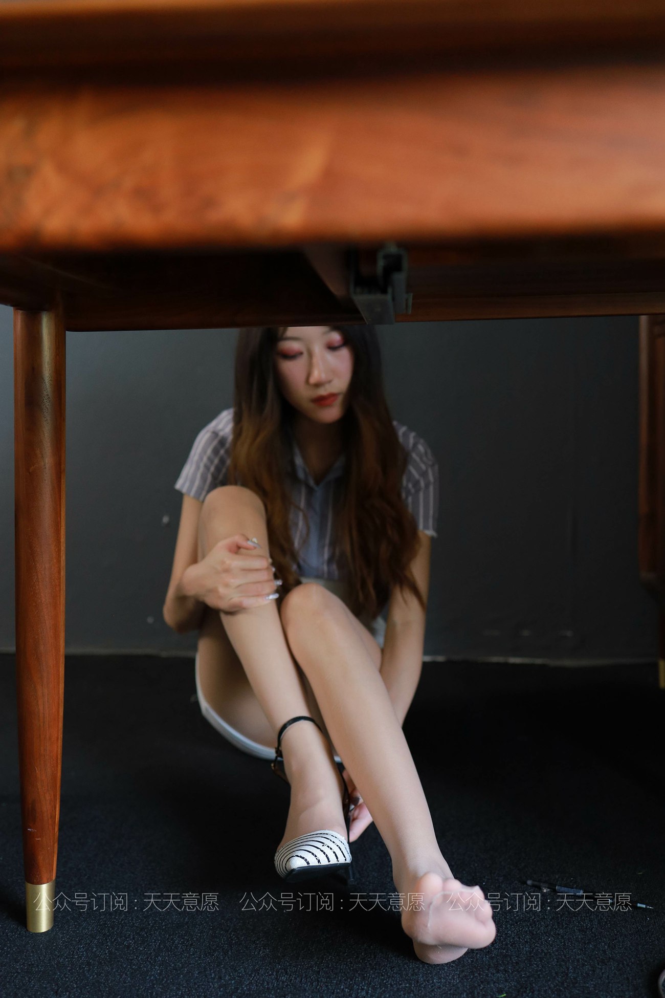 图片[42]-[IESS异思趣向] 耽丝 210611 小婕的迷人红高跟 [89P] – 速更版-美库