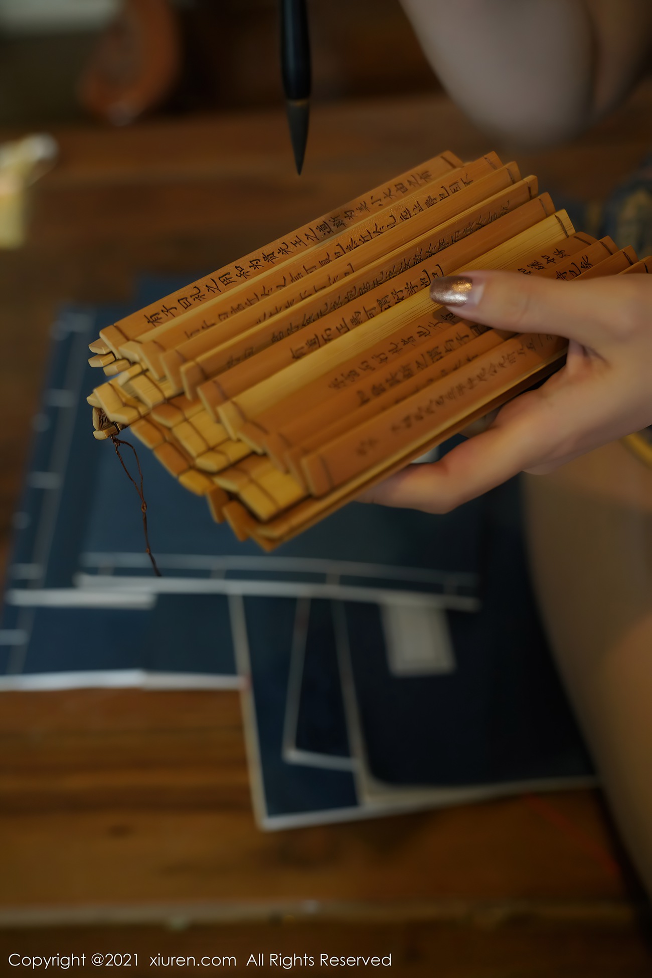 图片[12]-[XIUREN秀人网] 2021.03.31 No.3263 果儿Victoria [57P/638MB] – 速更版-美库