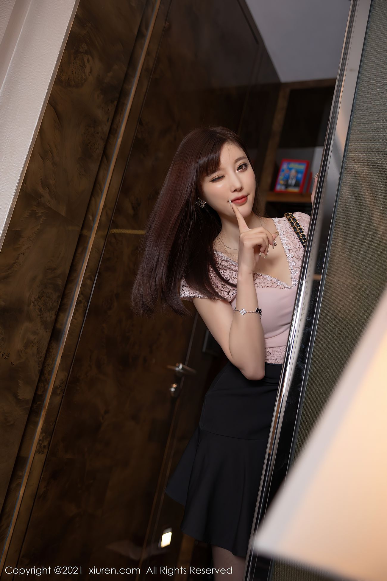 图片[16]-[XIUREN秀人网]2021.04.13 No.3299 杨晨晨sugar [63P/591MB] – 速更版-美库