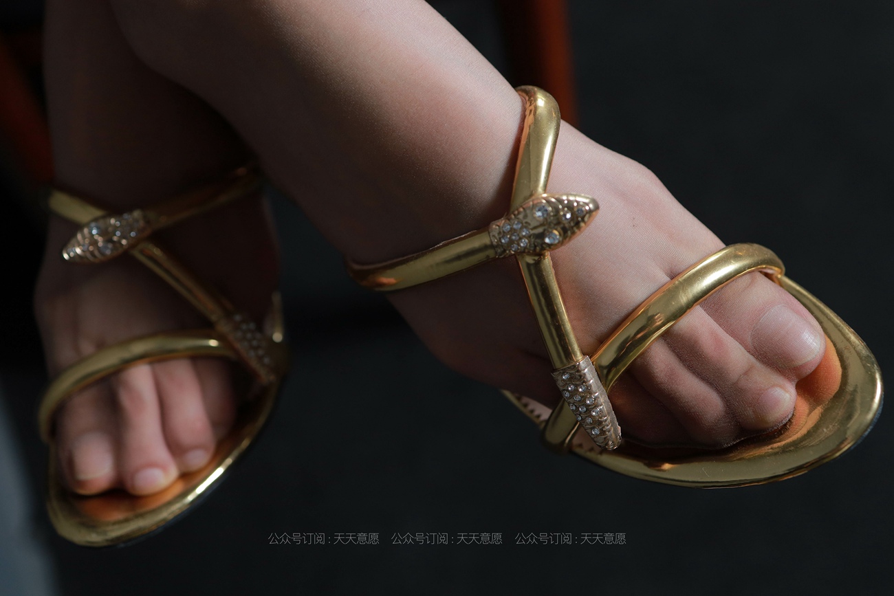 图片[21]-[IESS异思趣向] 耽丝 210625 肉肉的诱惑红裙装 [84P] – 速更版-美库