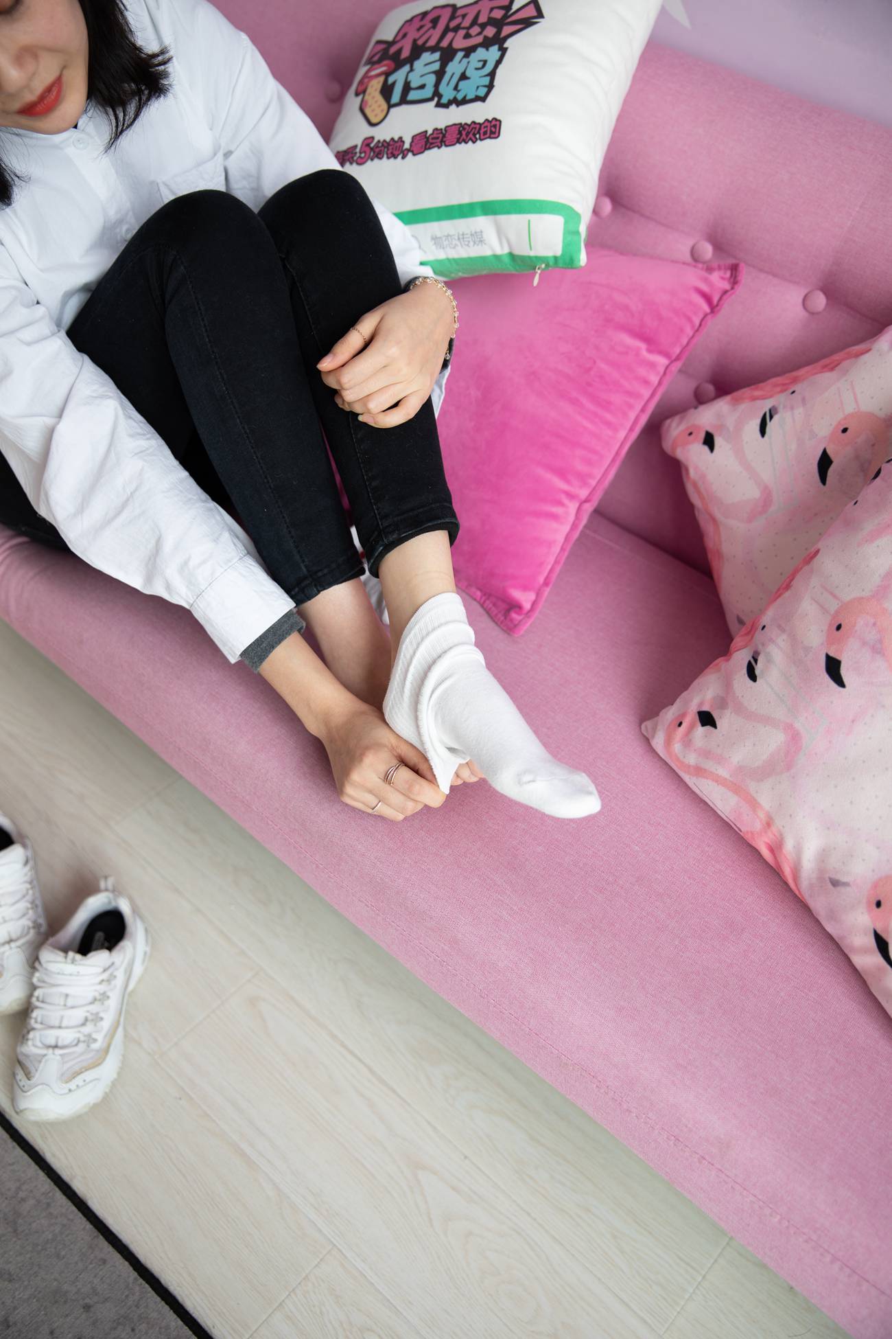 图片[126]-勿恋传媒 No.125 落落-实力演绎东北妹字的冬天 [218P] – 速更版-美库