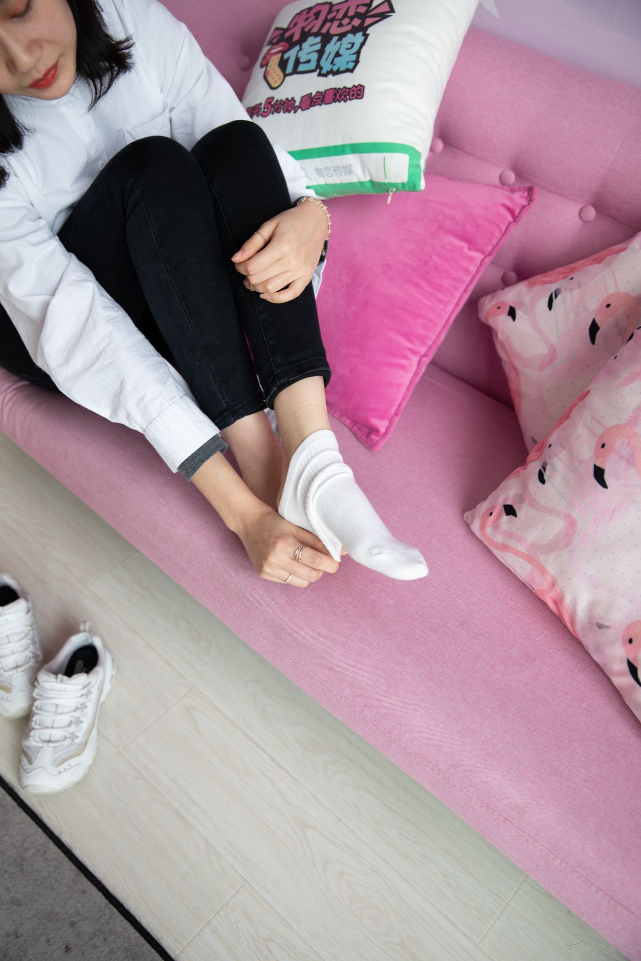 图片[127]-勿恋传媒 No.125 落落-实力演绎东北妹字的冬天 [218P] – 速更版-美库