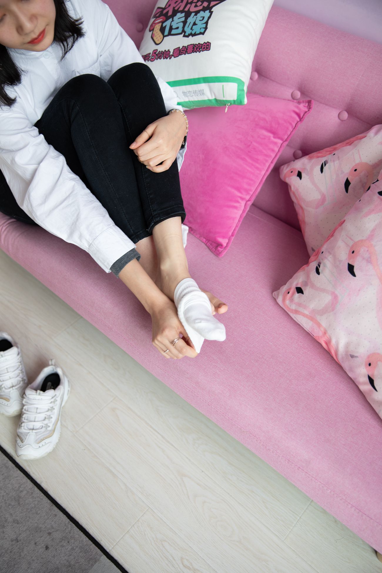 图片[130]-勿恋传媒 No.125 落落-实力演绎东北妹字的冬天 [218P] – 速更版-美库