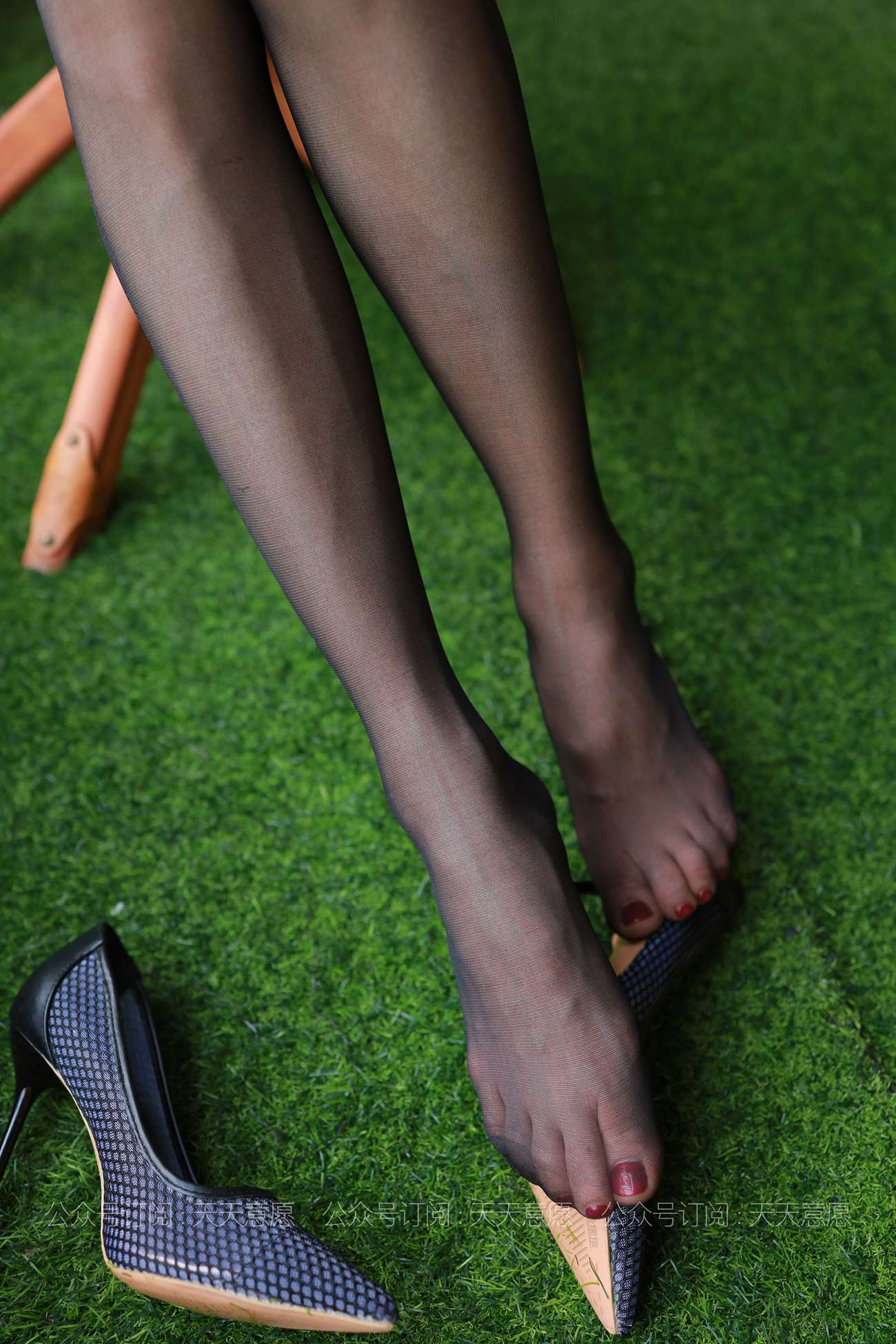 图片[76]-[IESS异思趣向] 耽丝 20210704 小六在阳台喝丝袜奶茶 [91P] – 速更版-美库