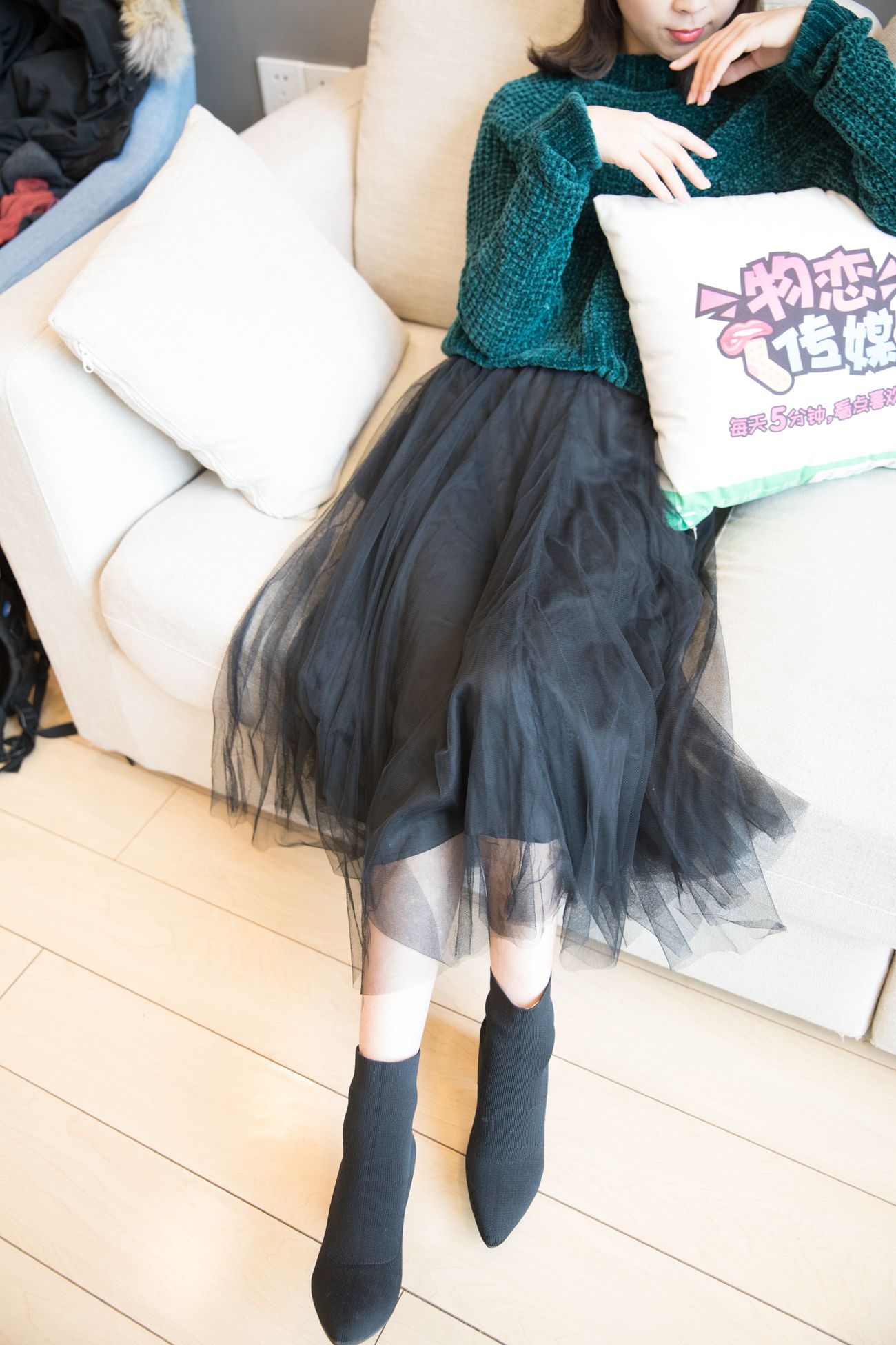 图片[13]-勿恋传媒 No.127 米莱-温暖的，毛衣纱裙袜子靴 [162P] – 速更版-美库