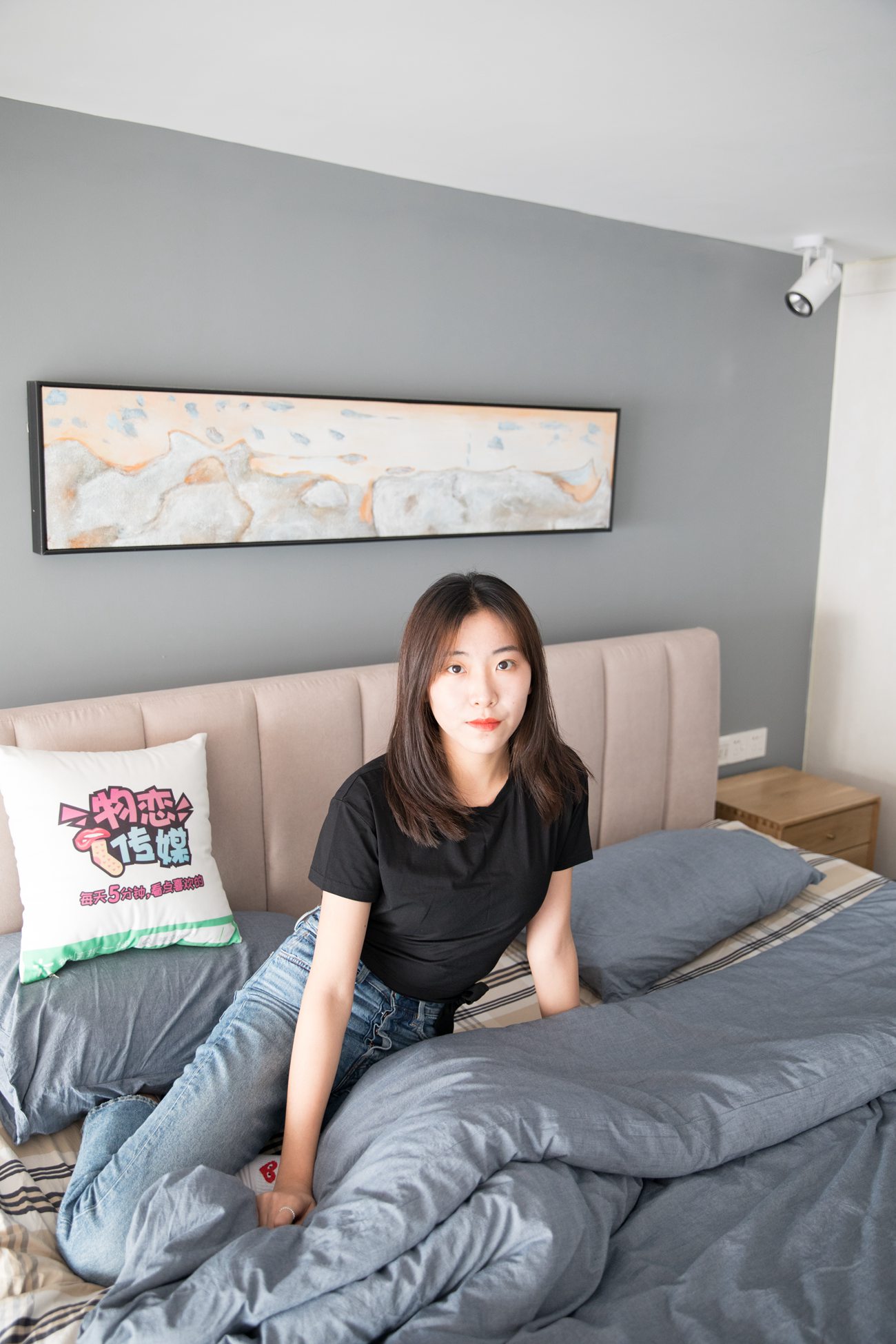 图片[10]-勿恋传媒 No.132 Elise-床边的白色板鞋搭配白色棉袜与灰色棉袜 [147P] – 速更版-美库