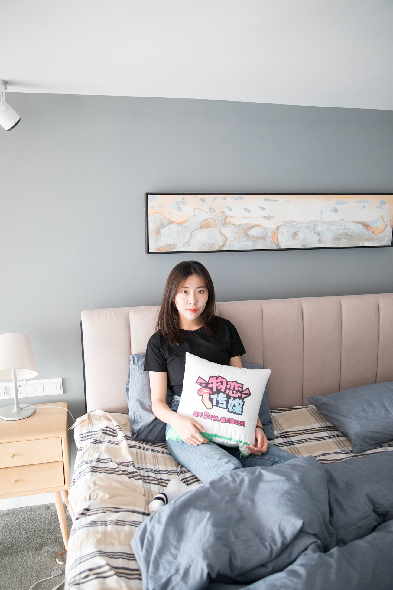 图片[13]-勿恋传媒 No.132 Elise-床边的白色板鞋搭配白色棉袜与灰色棉袜 [147P] – 速更版-美库